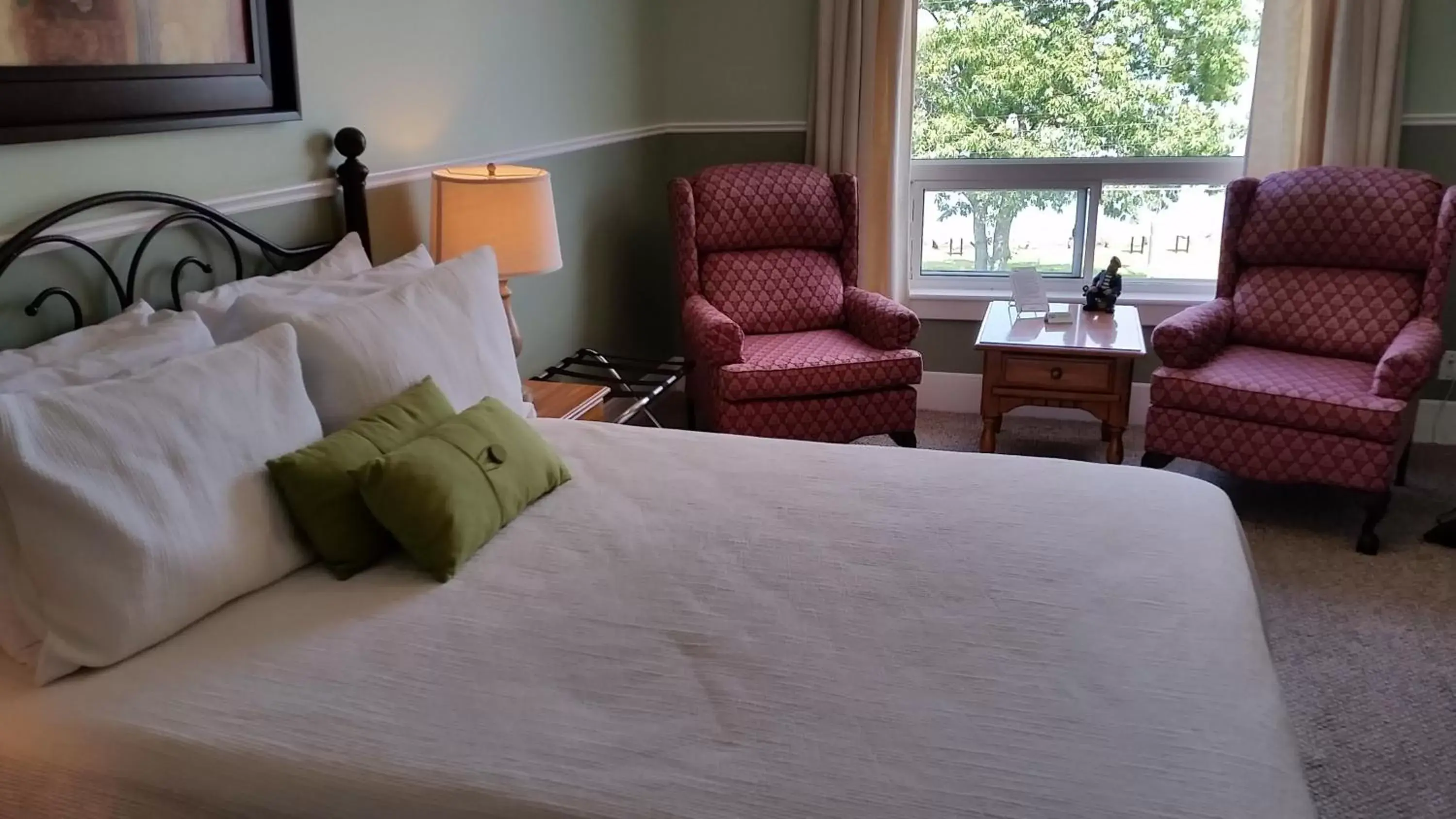 Bed, Room Photo in Bayside Inn