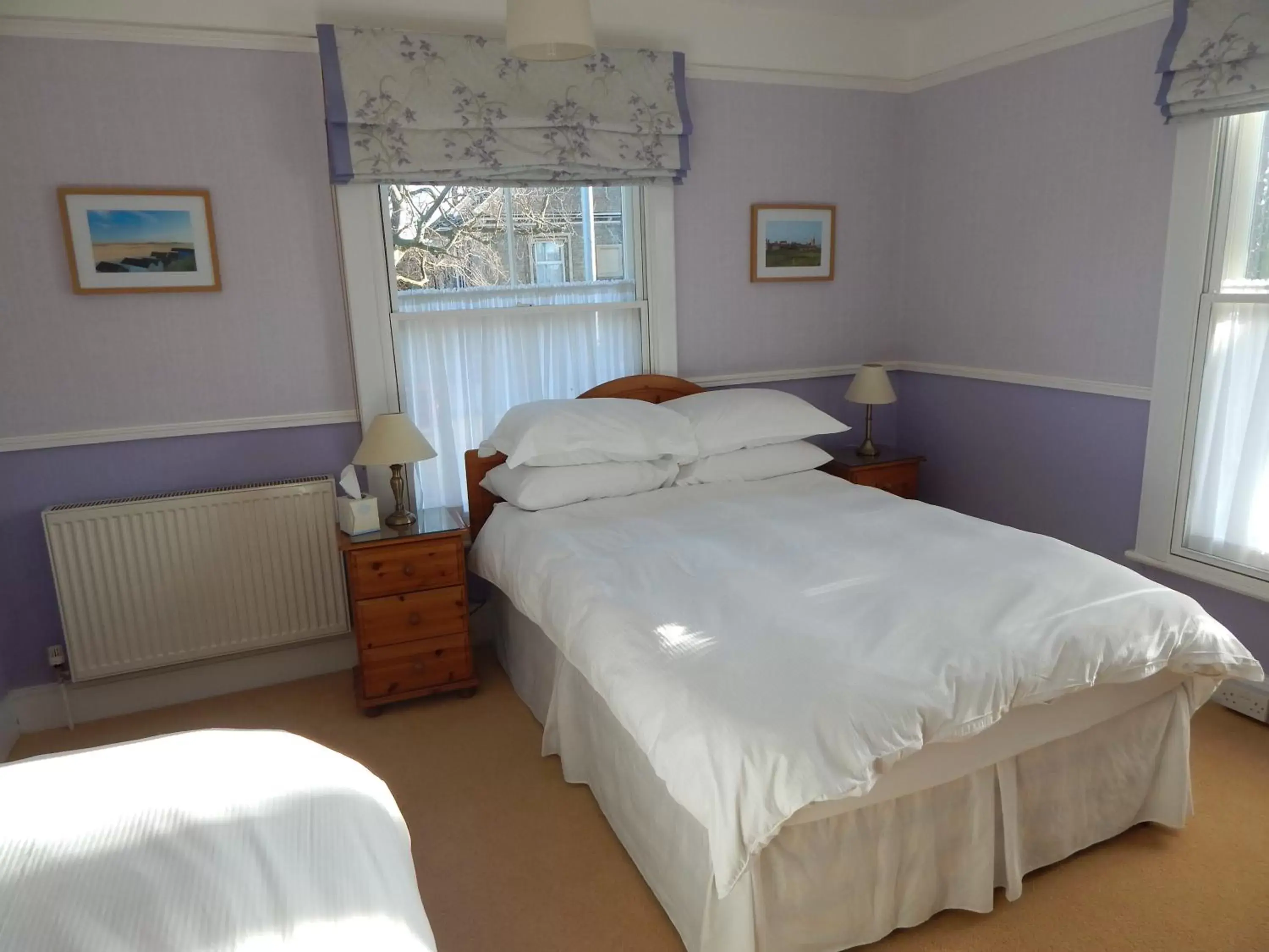 Photo of the whole room, Bed in Fairlight Lodge