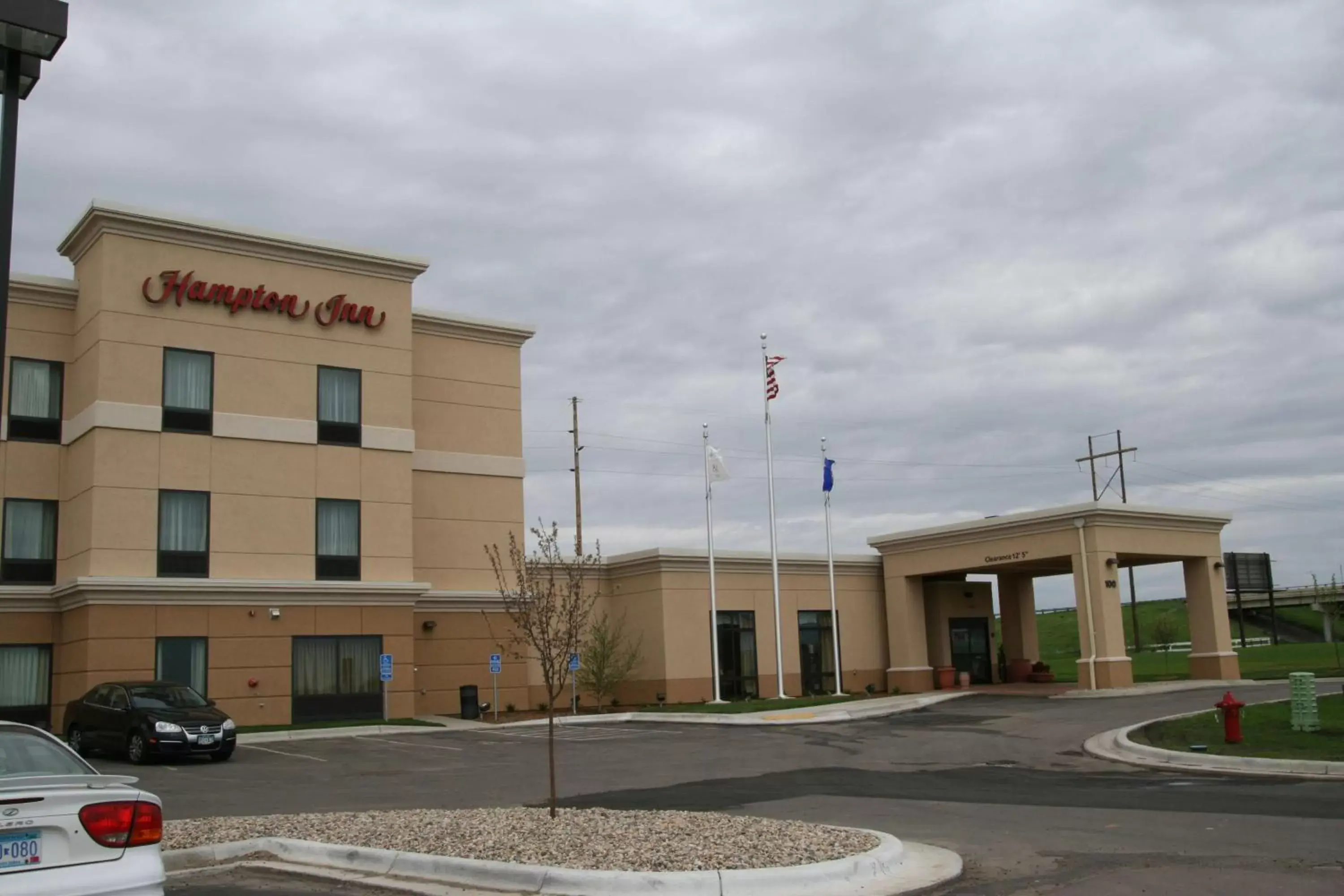 Property Building in Hampton Inn Fairmont