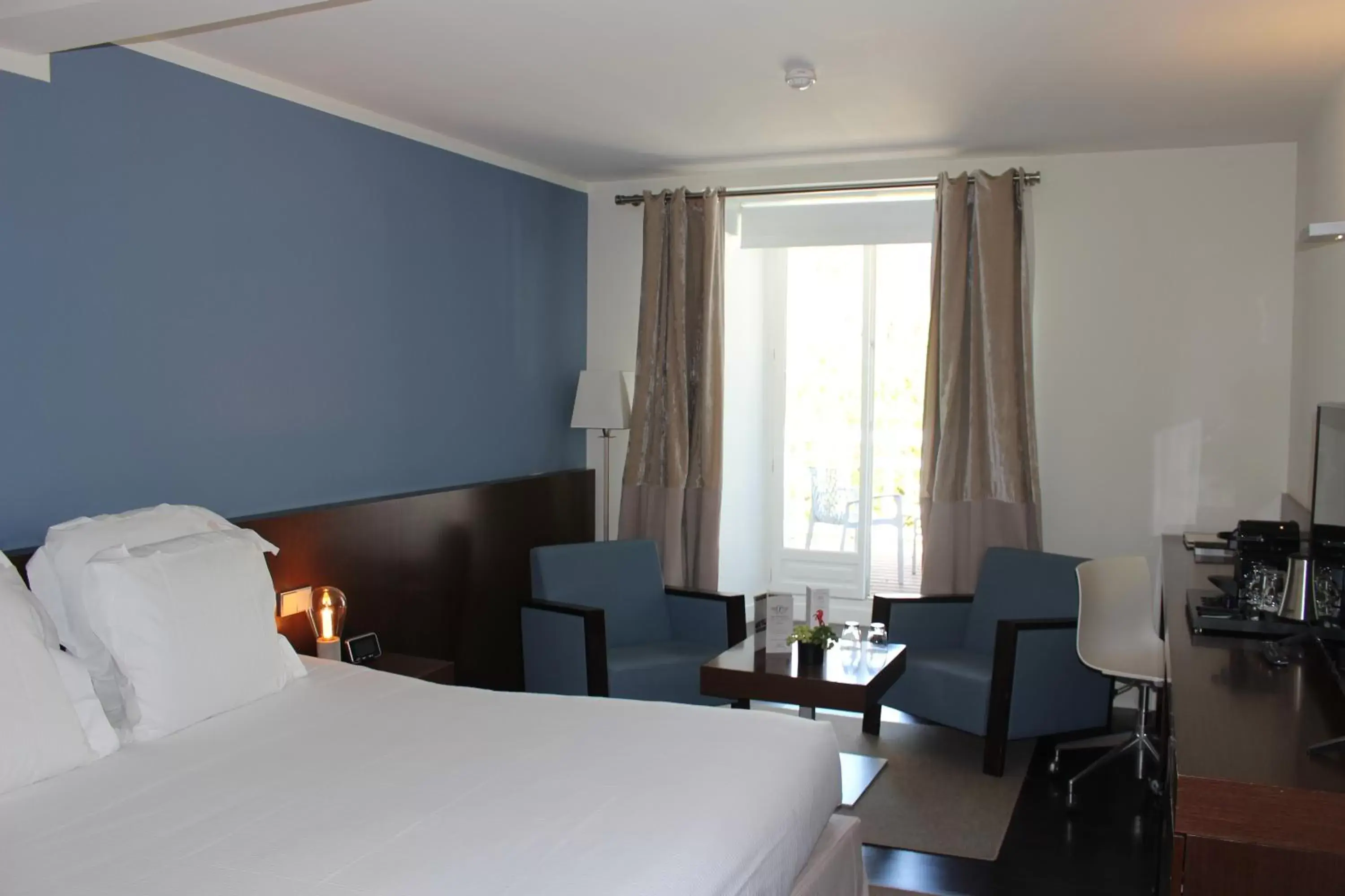 Bedroom in Les Pleiades Hôtel-Spa-Restaurant