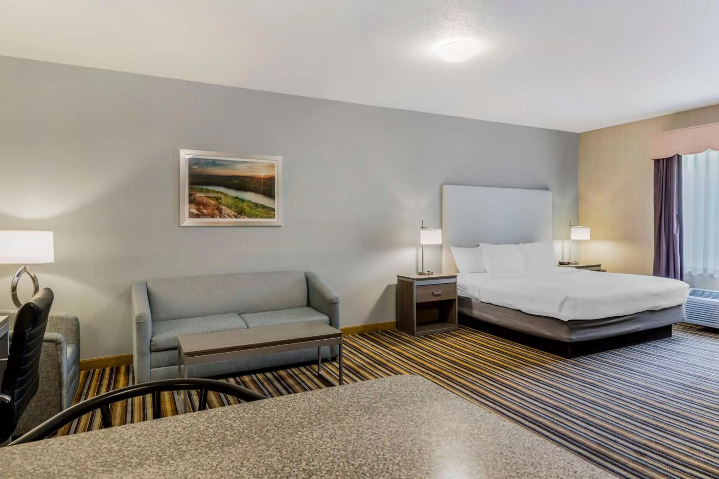 Bedroom in Best Western Plus New England Inn & Suites