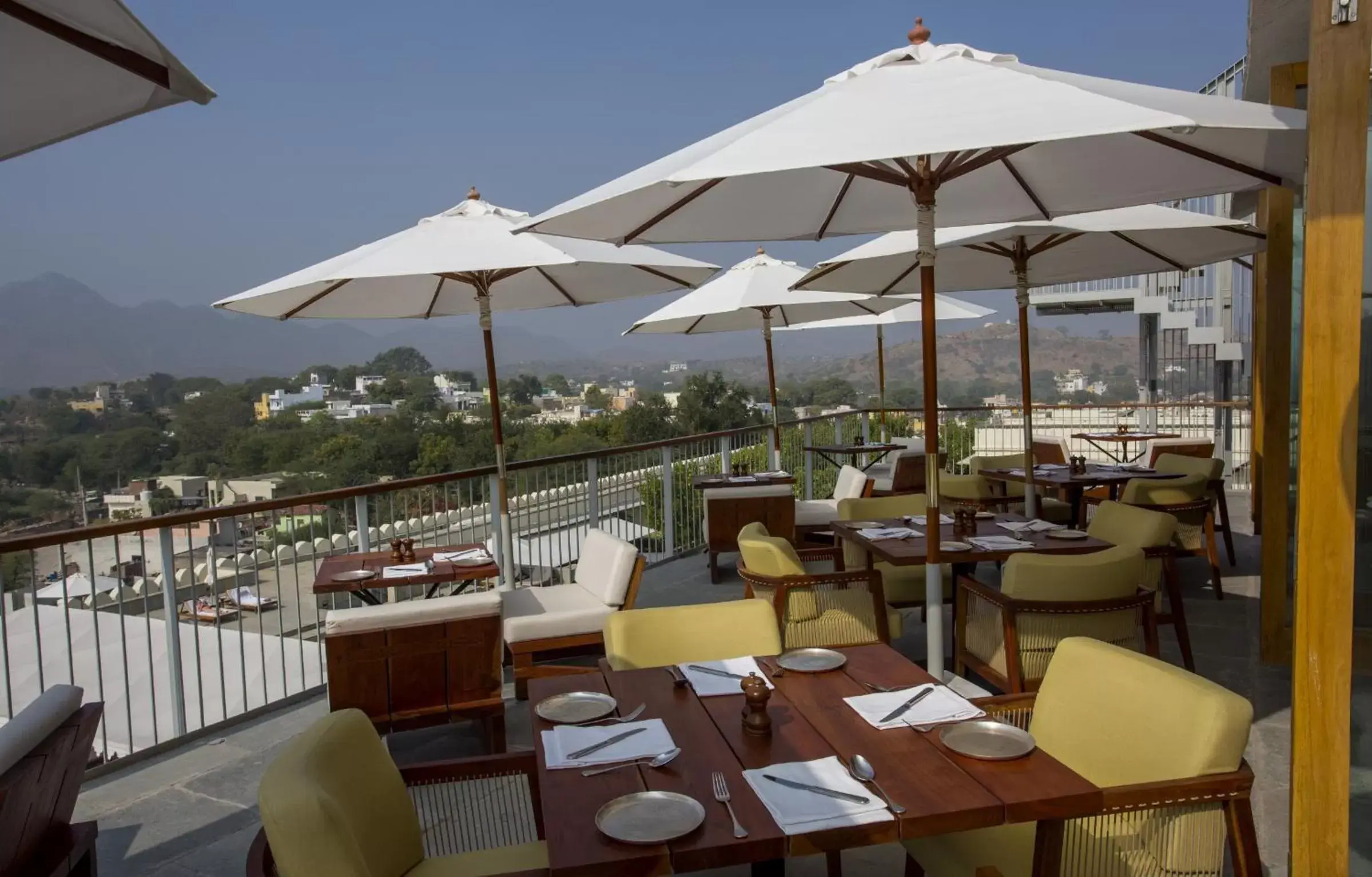 Restaurant/Places to Eat in RAAS Devigarh