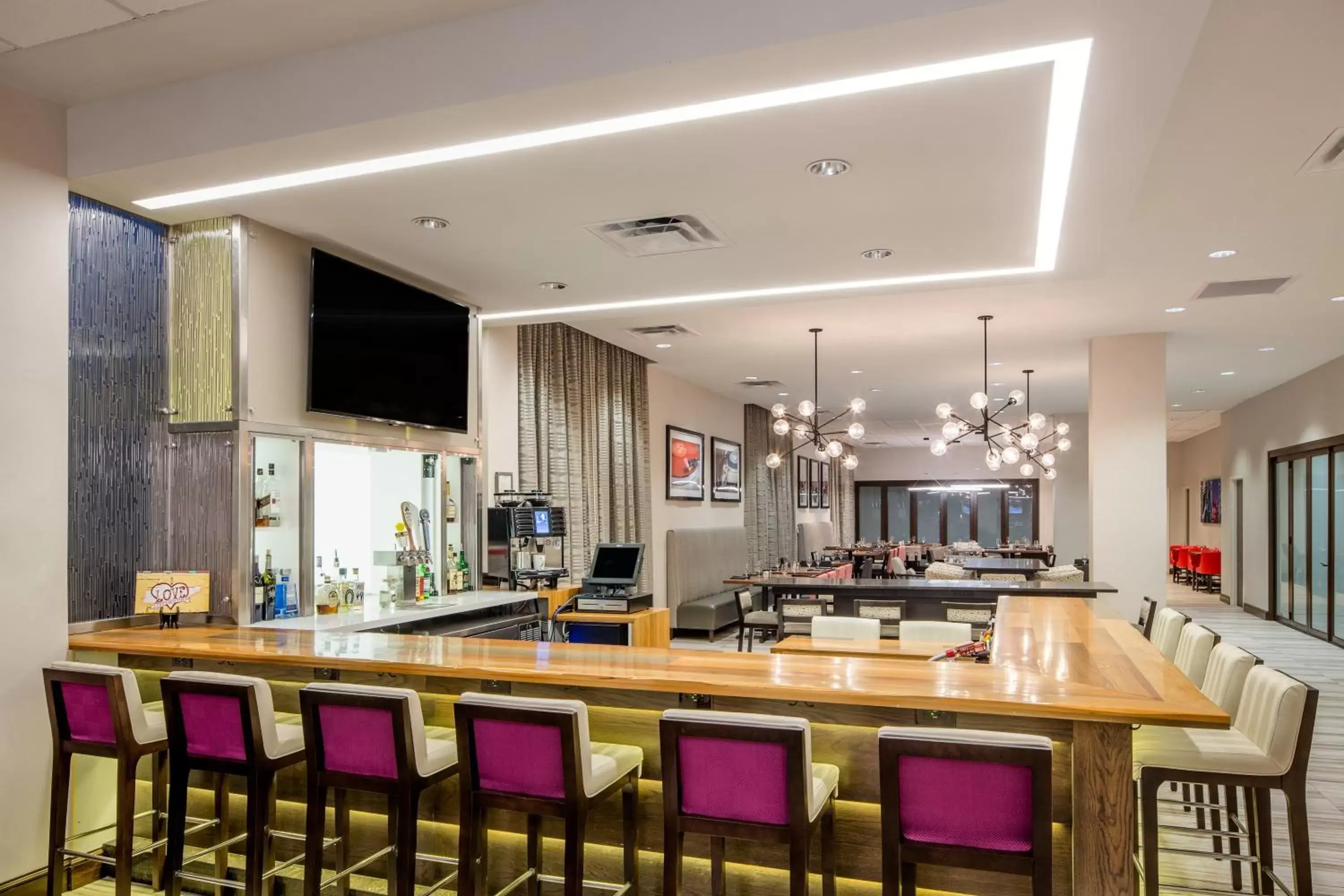 Lounge or bar in Crowne Plaza Memphis Downtown by IHG Lounge or bar in Crowne Plaza Memphis Downtown by IHG
