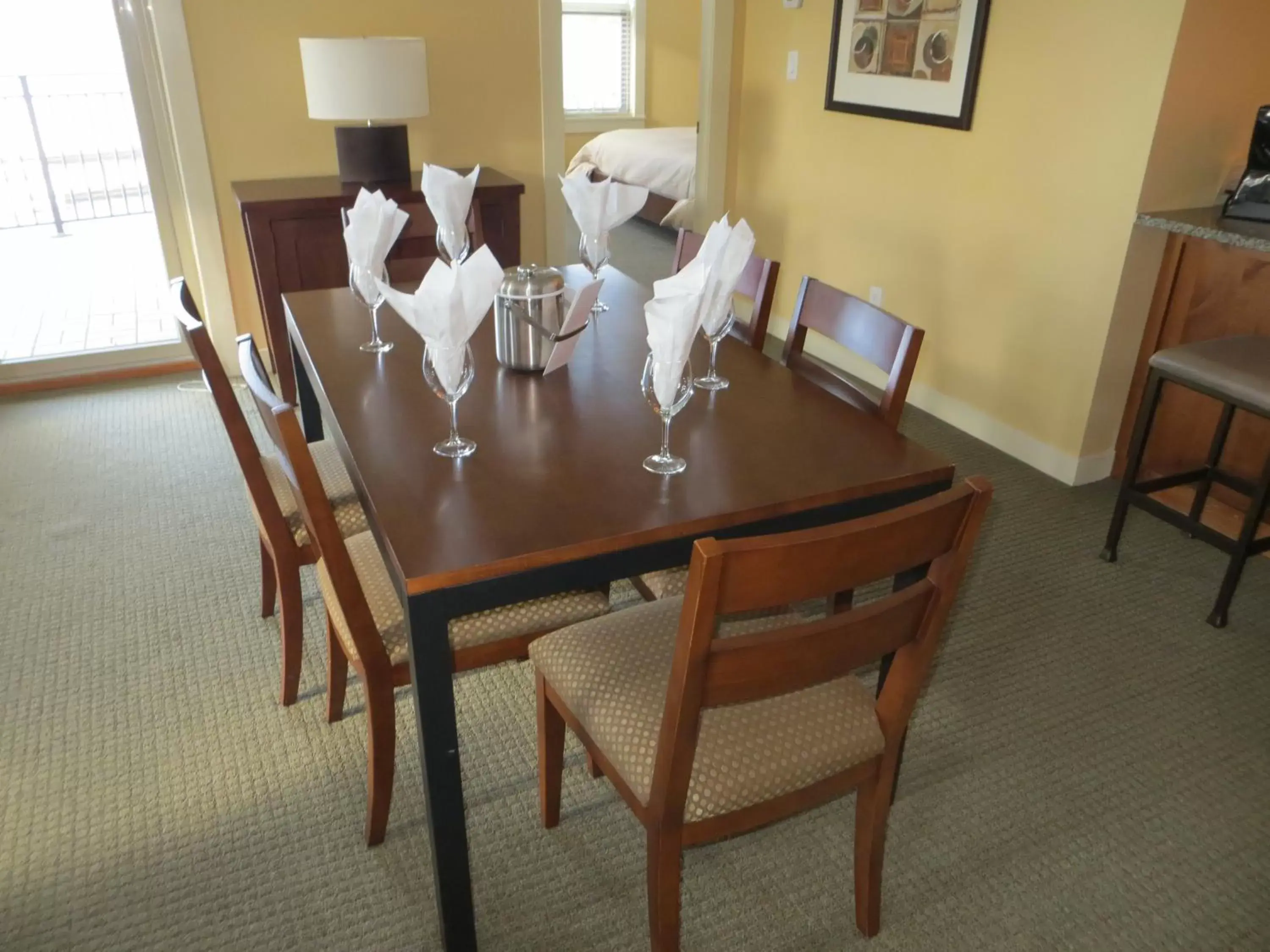 Dining area in Walnut Beach Resort