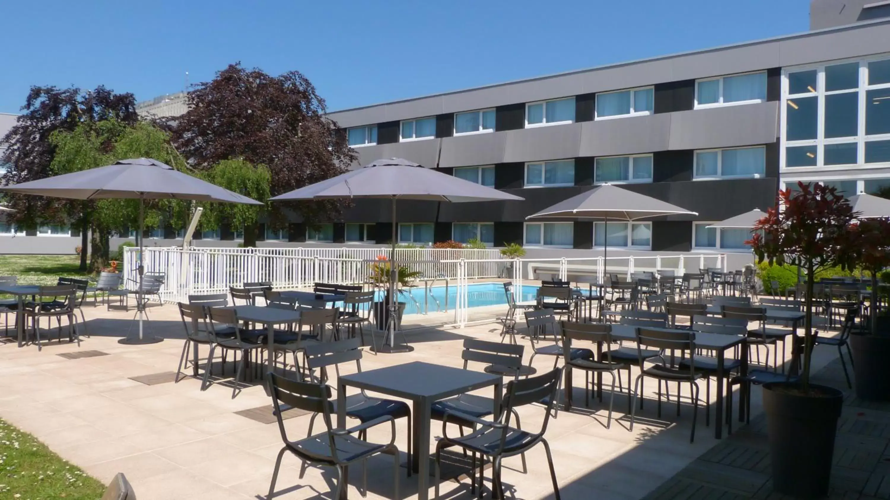 Patio, Swimming Pool in Novotel Caen Côte de Nacre