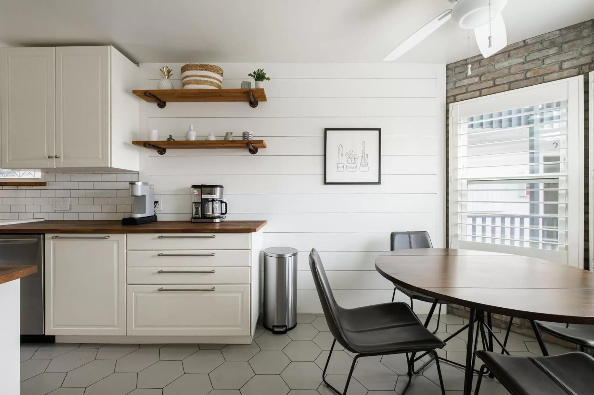 Kitchen or kitchenette in The Marbella