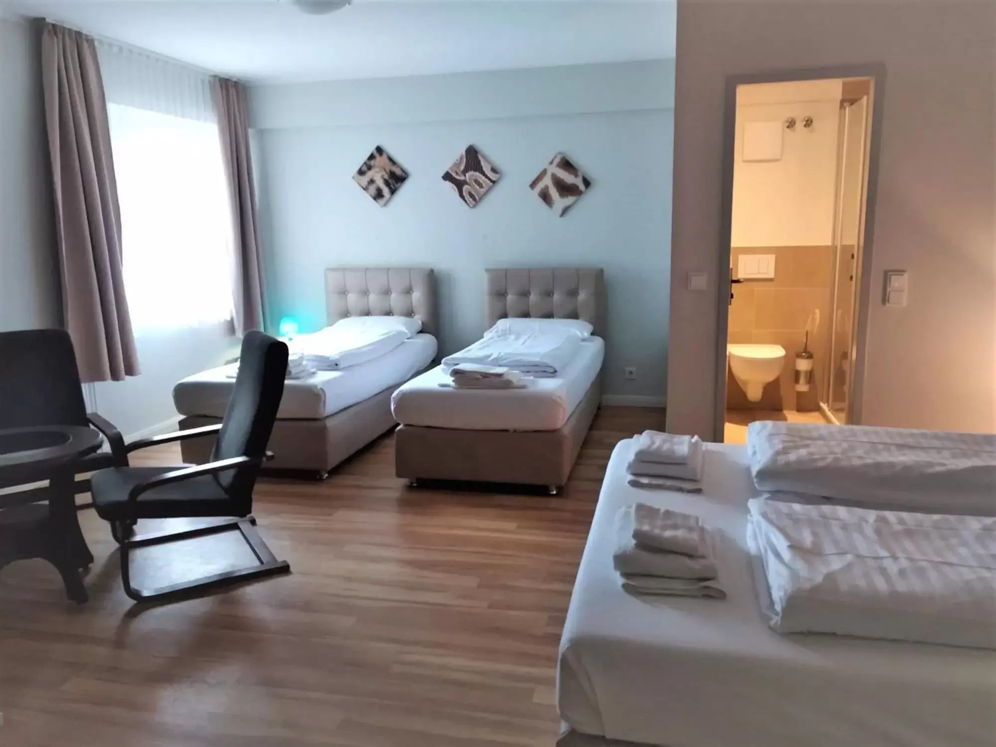 Bedroom, Bed in M&A Cityhotel Hildesheim