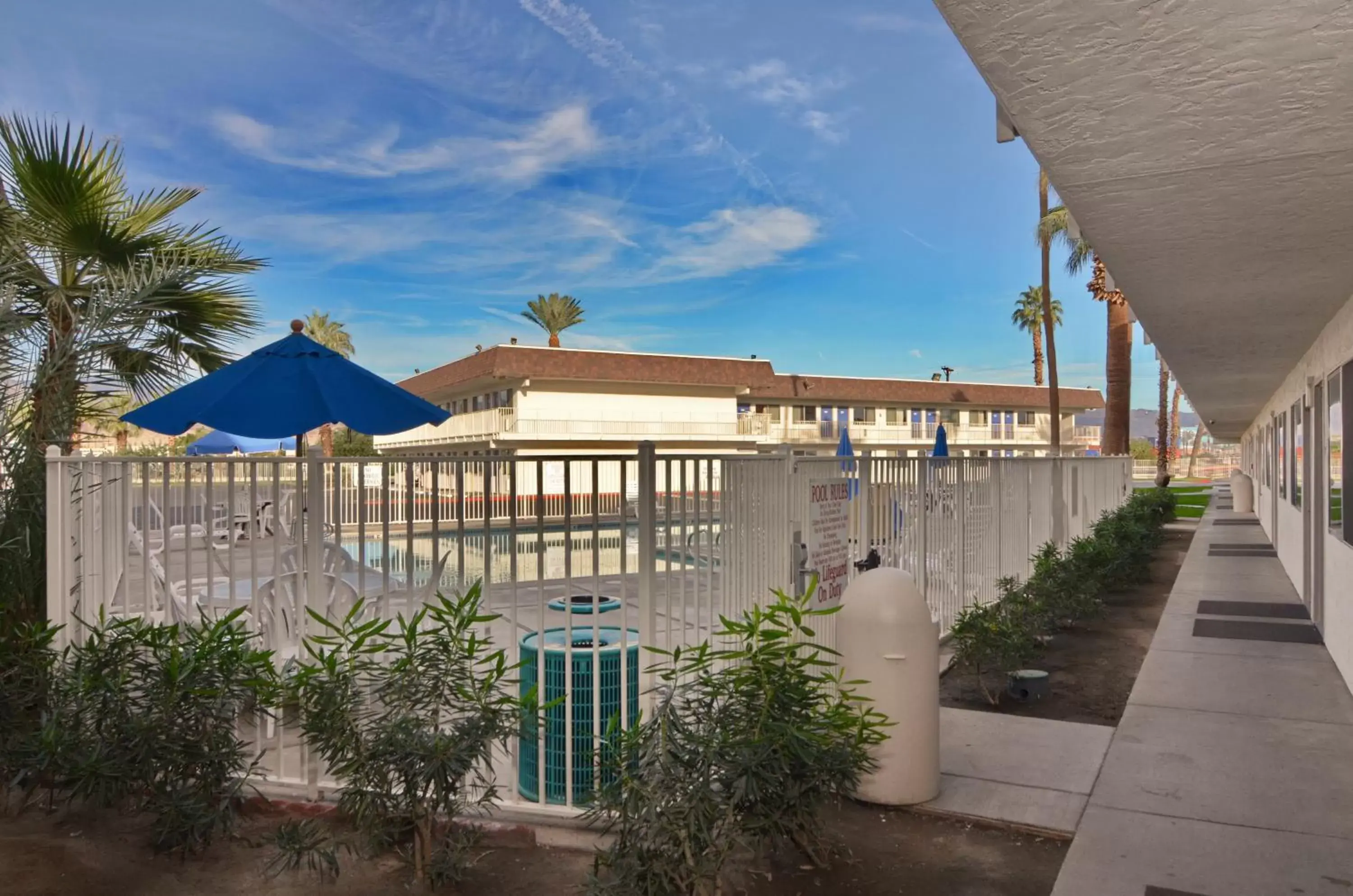 Swimming pool, Property Building in Motel 6-Indio, CA - Palm Springs