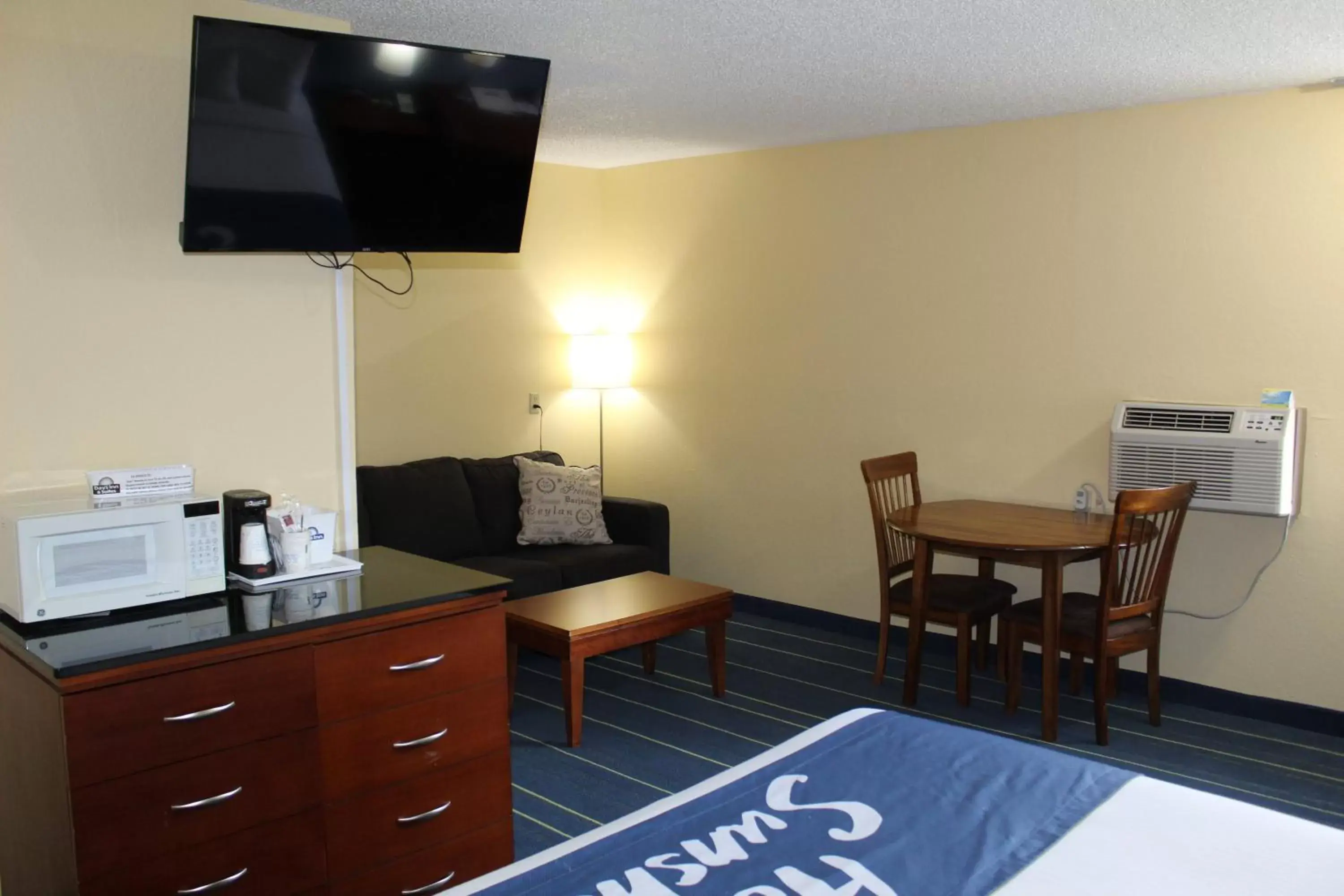 TV/Entertainment Center in Days Inn & Suites by Wyndham Gunnison