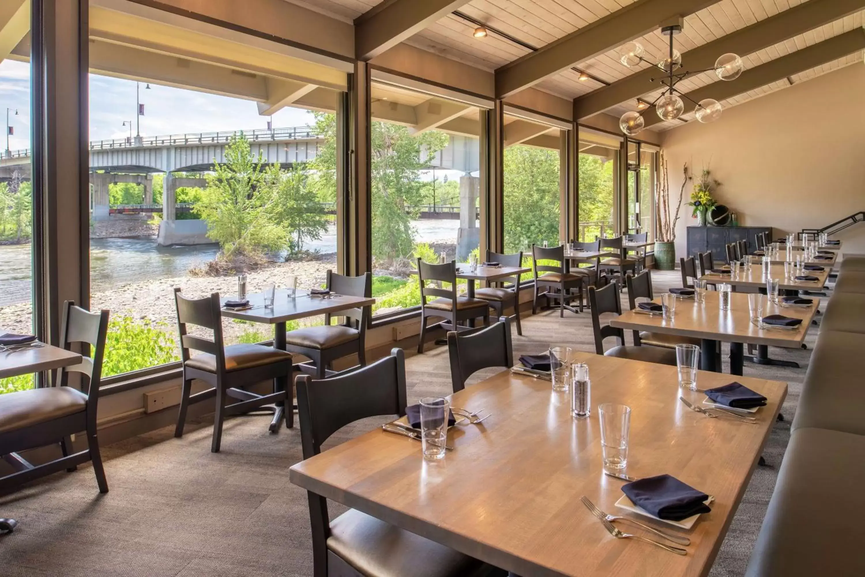 Dining area, Restaurant/Places to Eat in DoubleTree by Hilton Missoula Edgewater