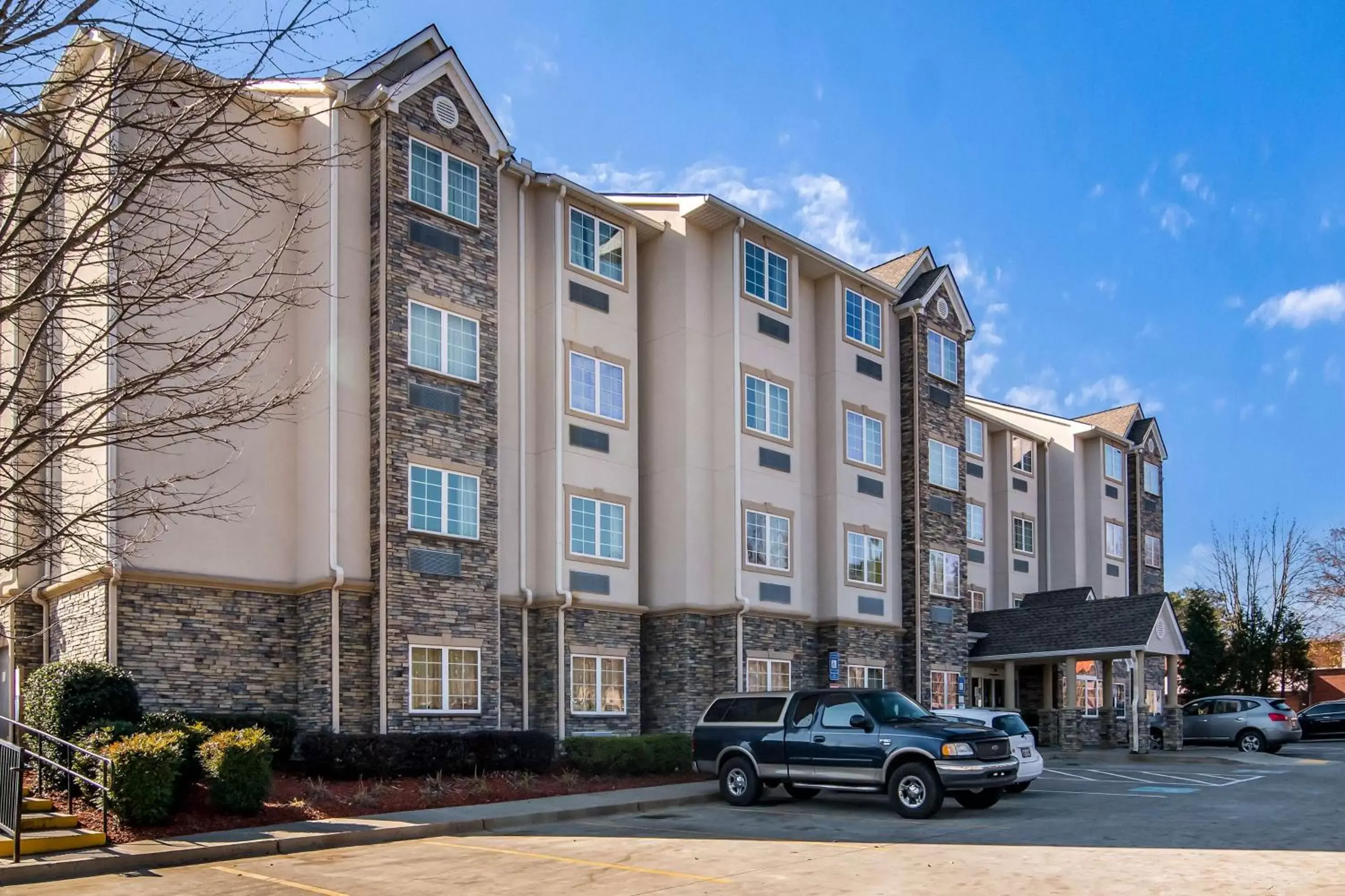 Property building in Motel 6-Canton, GA Property building in Motel 6-Canton, GA