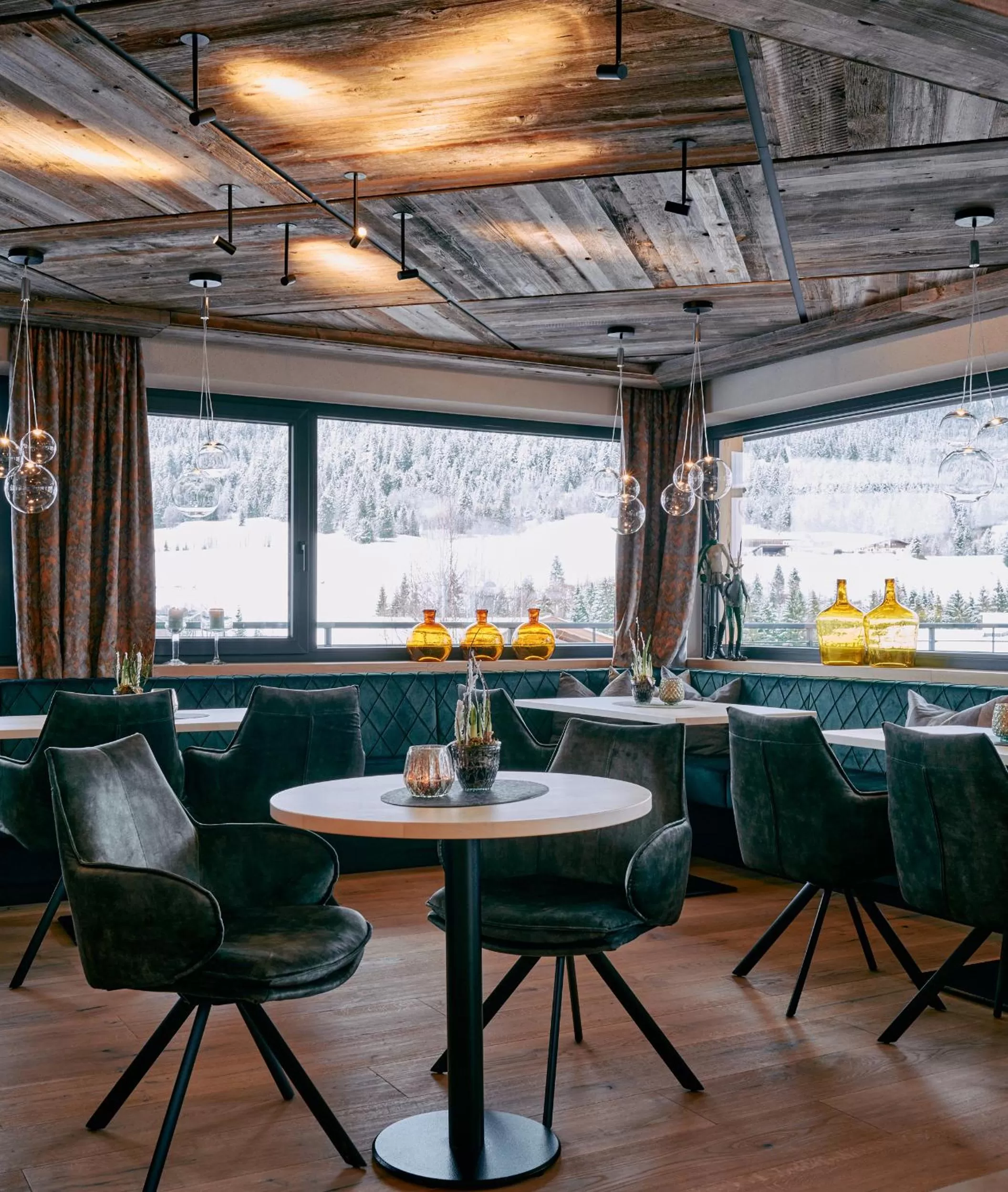 Restaurant/places to eat in Home suite home