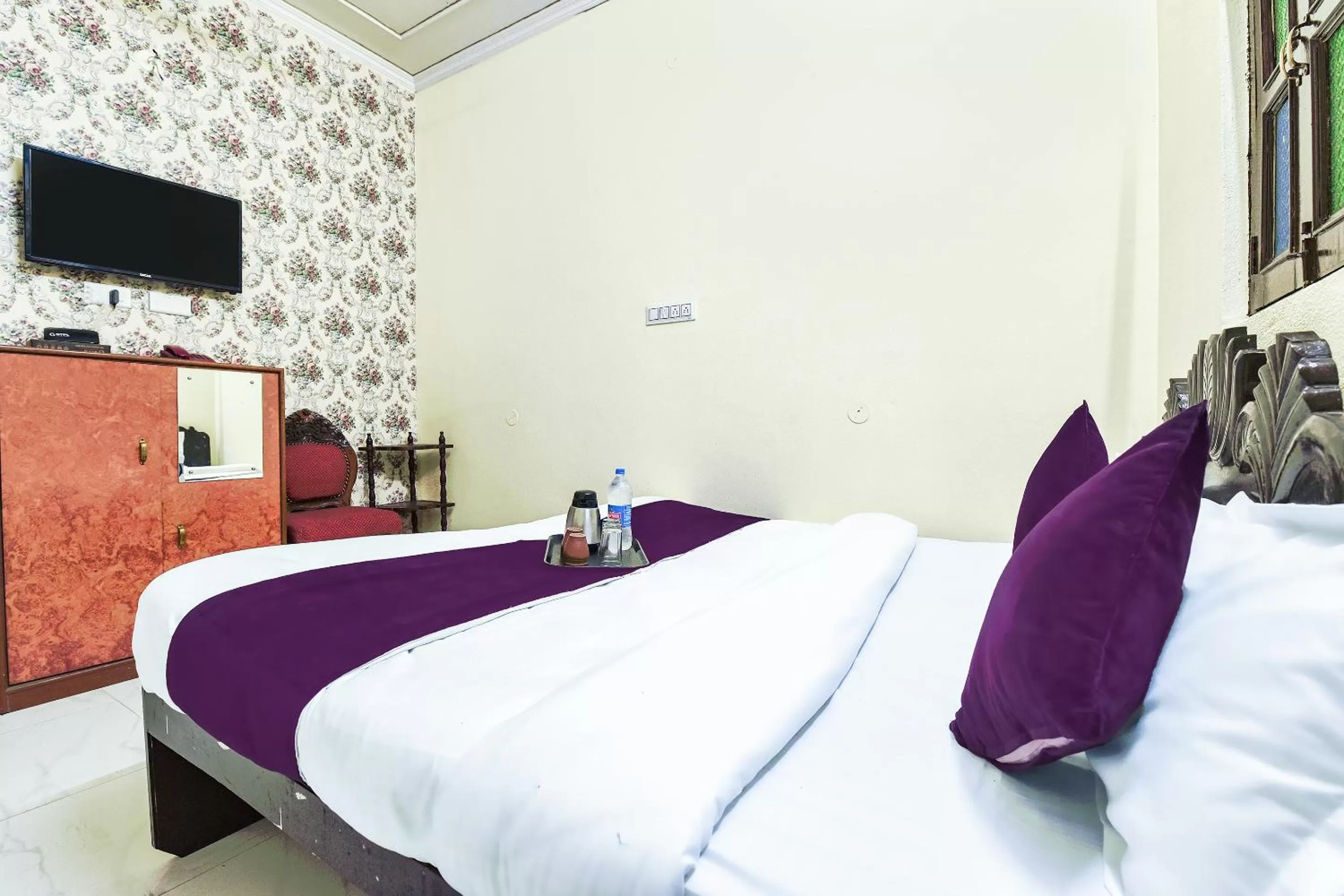 Bed in The Maurvi Inn