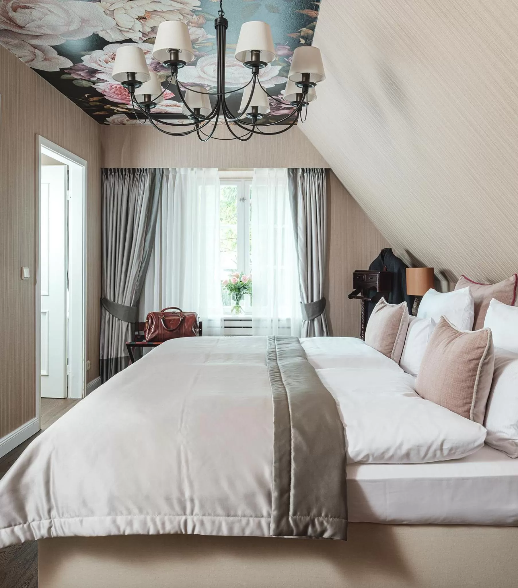 Bedroom, Bed in Althoff Hotel Fürstenhof