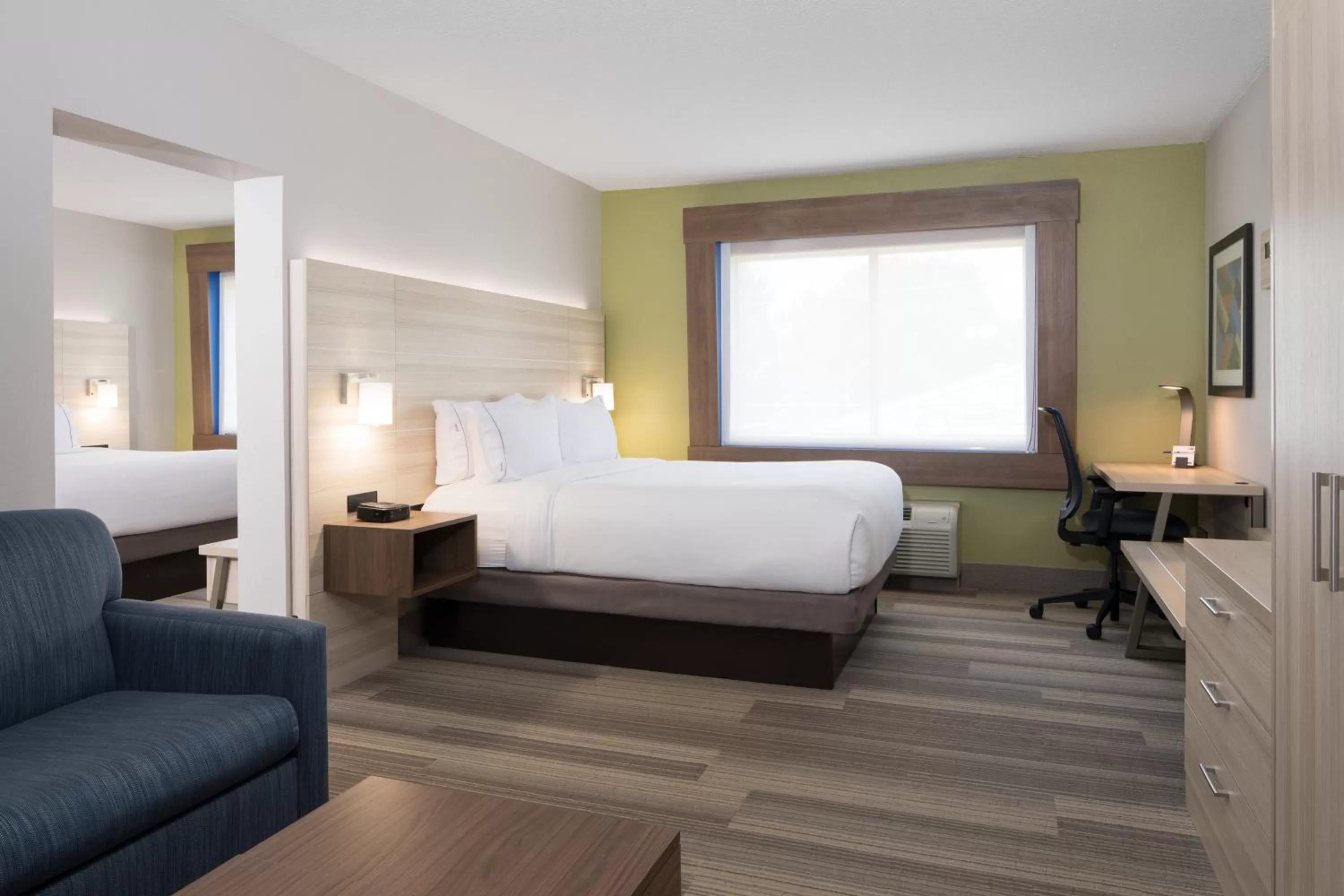 Photo of the whole room, Bed in Holiday Inn Express Louisville Northeast by IHG