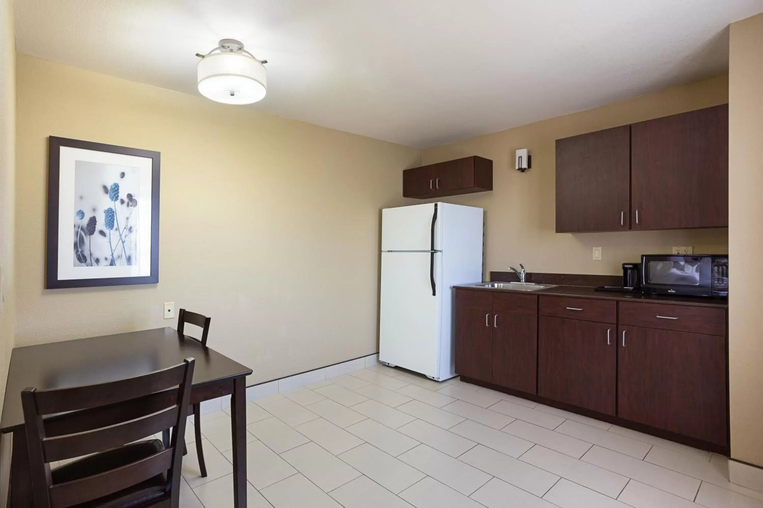 Kitchen or kitchenette, Kitchen/Kitchenette in La Quinta by Wyndham Meridian / Boise West