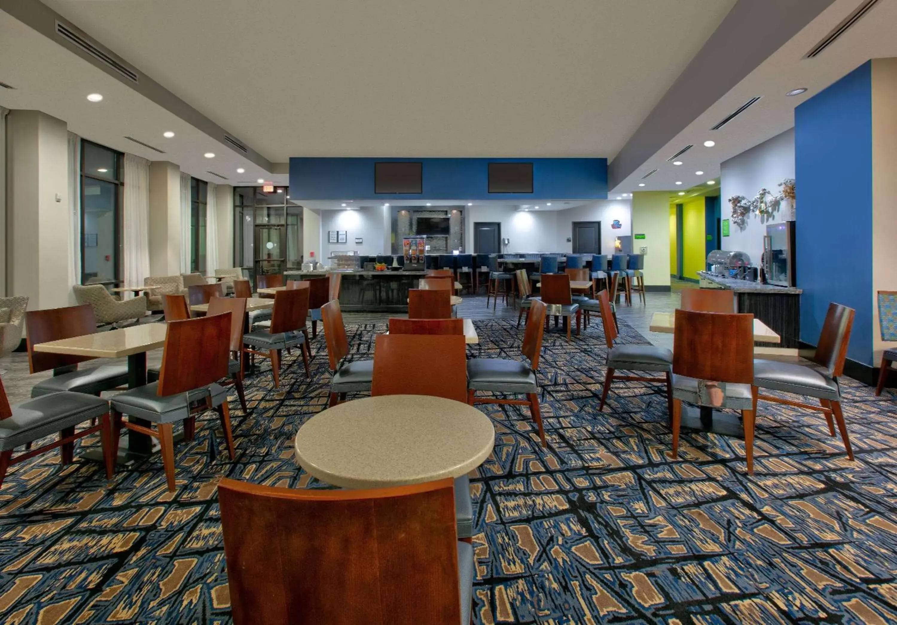 Lobby or reception, Restaurant/Places to Eat in La Quinta Inn & Suites by Wyndham Lubbock Southwest