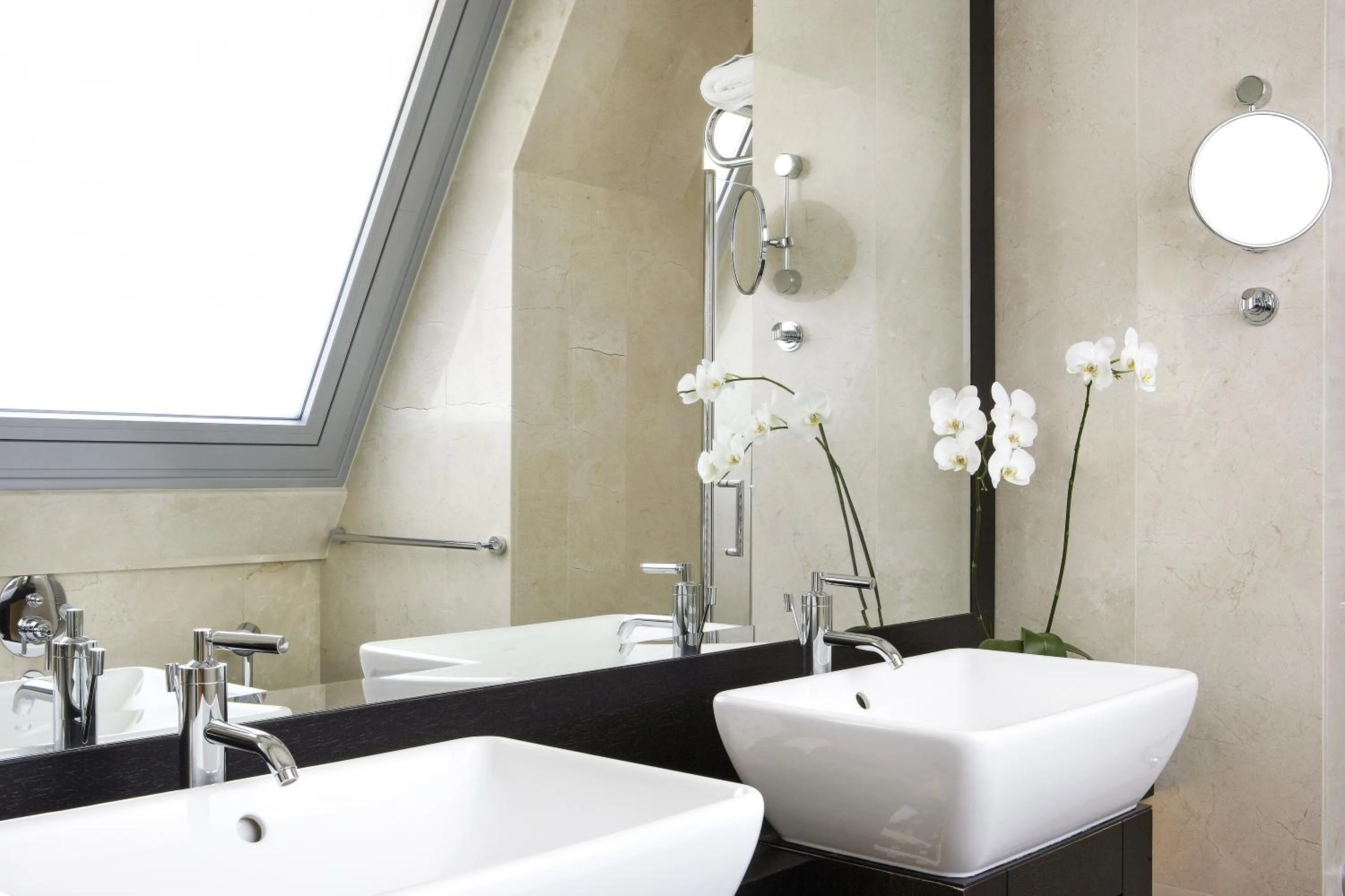 Shower in Daios Luxury Living