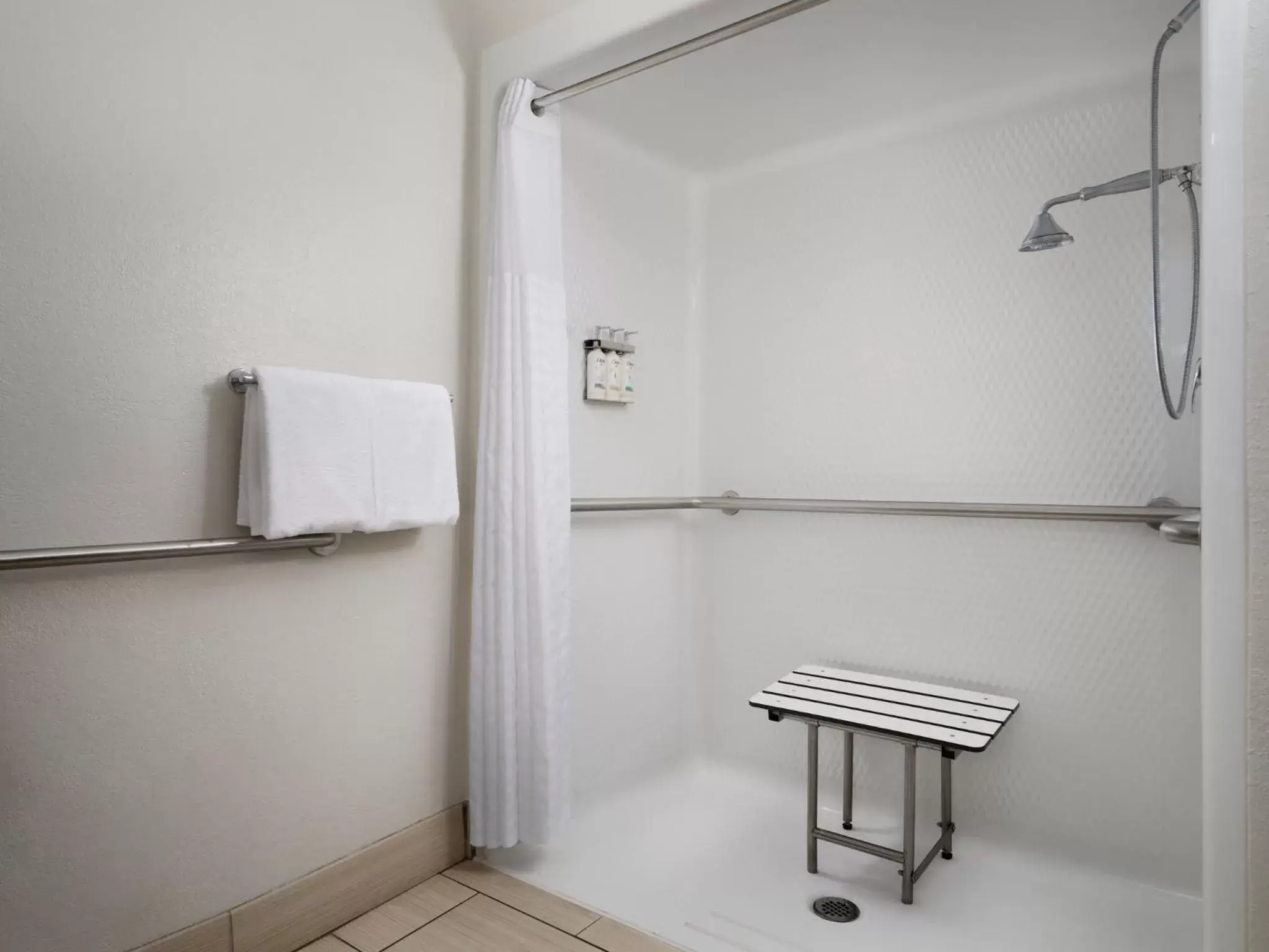 Photo of the whole room, Bathroom in Holiday Inn Express and Suites New Orleans Airport, an IHG Hotel