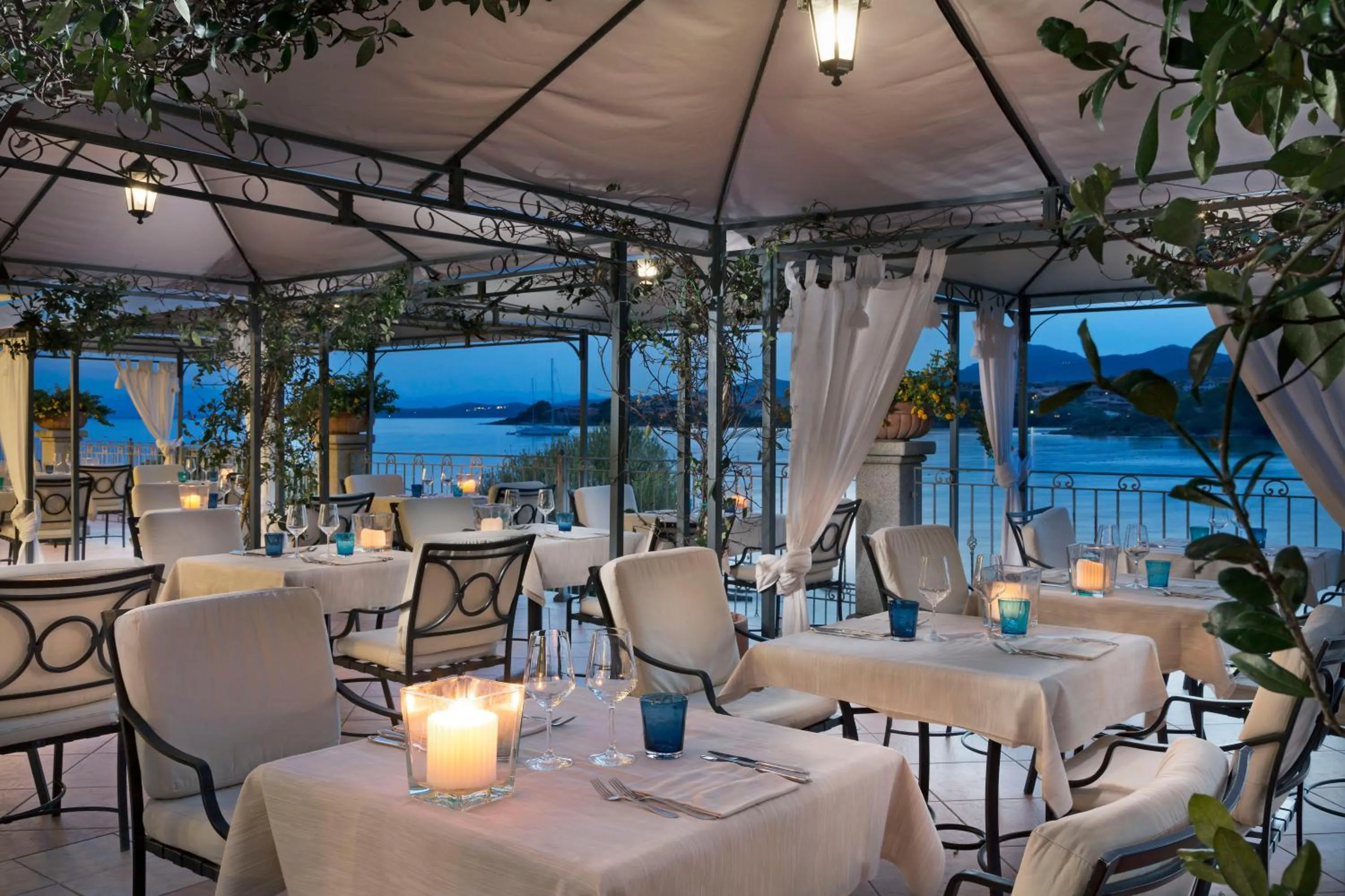 Restaurant/places to eat in Gabbiano Azzurro Hotel & Suites