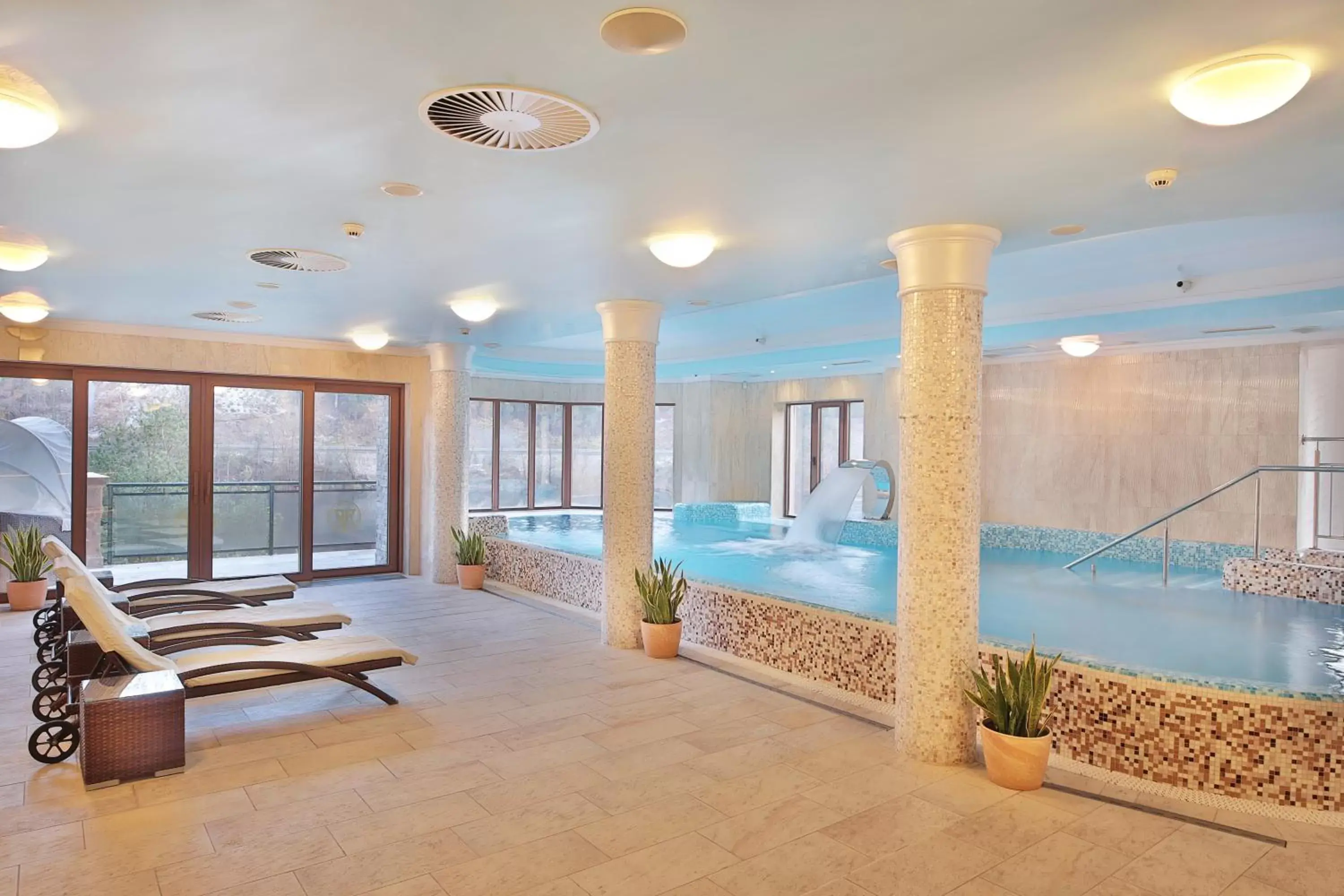 Spa and wellness centre/facilities, Swimming Pool in Retro Riverside Wellness Resort
