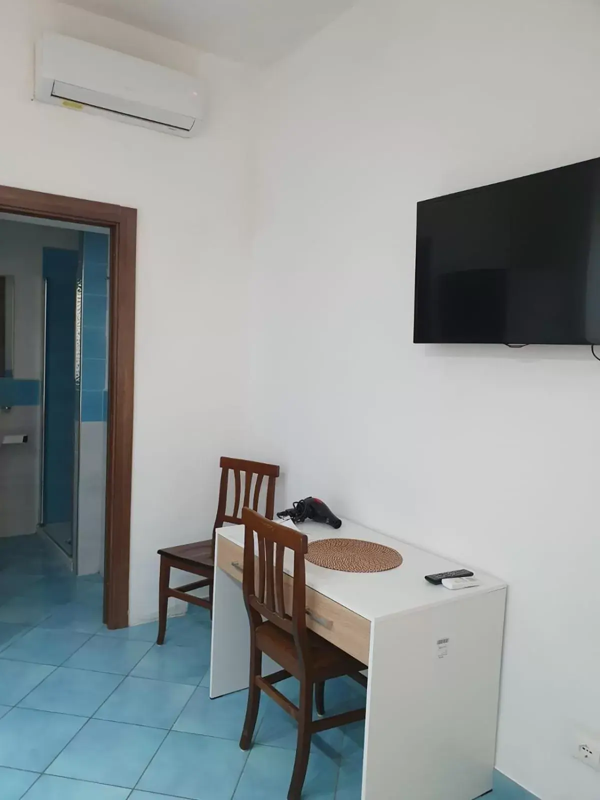 air conditioner, TV/Entertainment Center in Hotel Mareluna Ischia