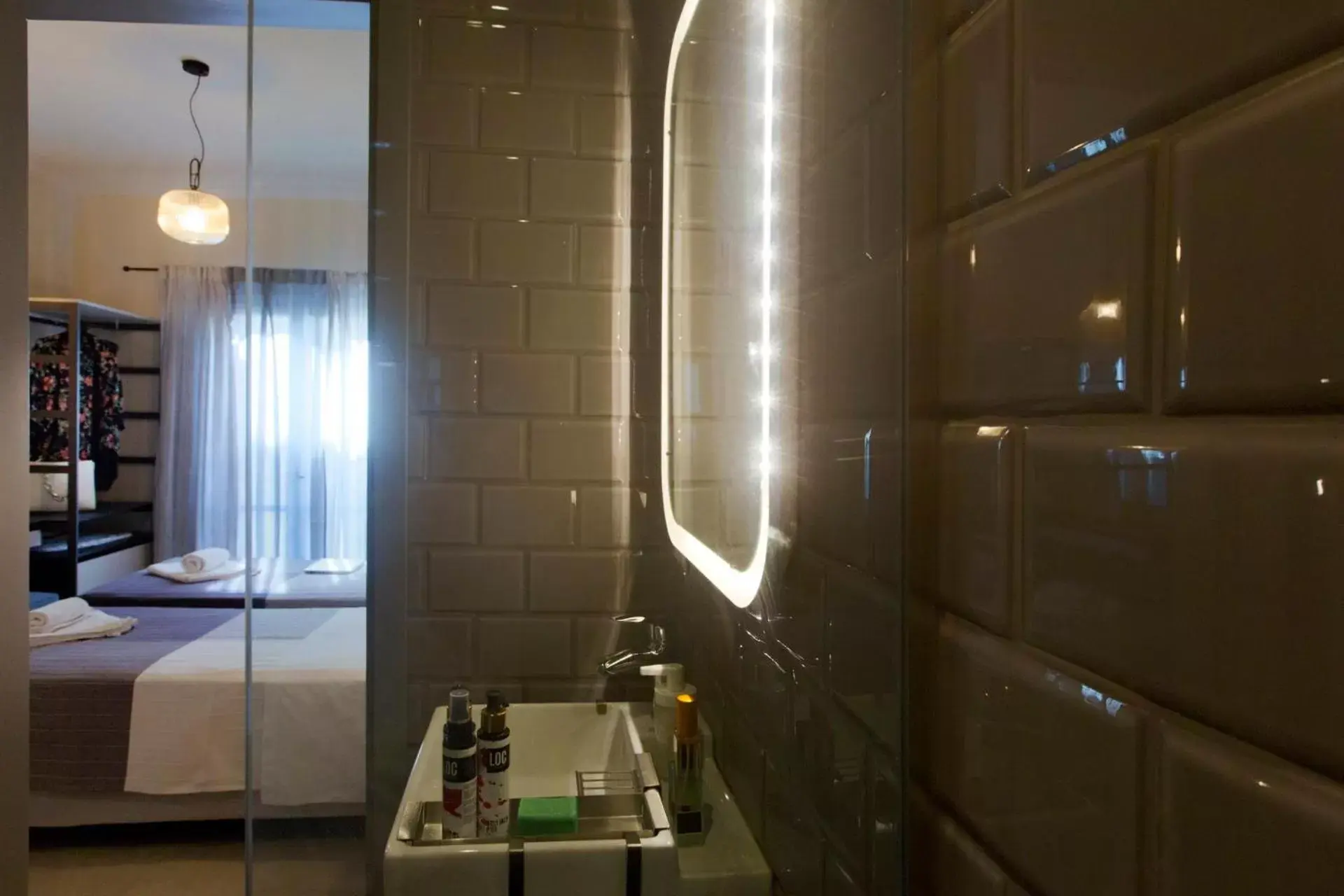 Bathroom in LOC HOSPITALITY Urban Suites Bathroom in LOC HOSPITALITY Urban Suites