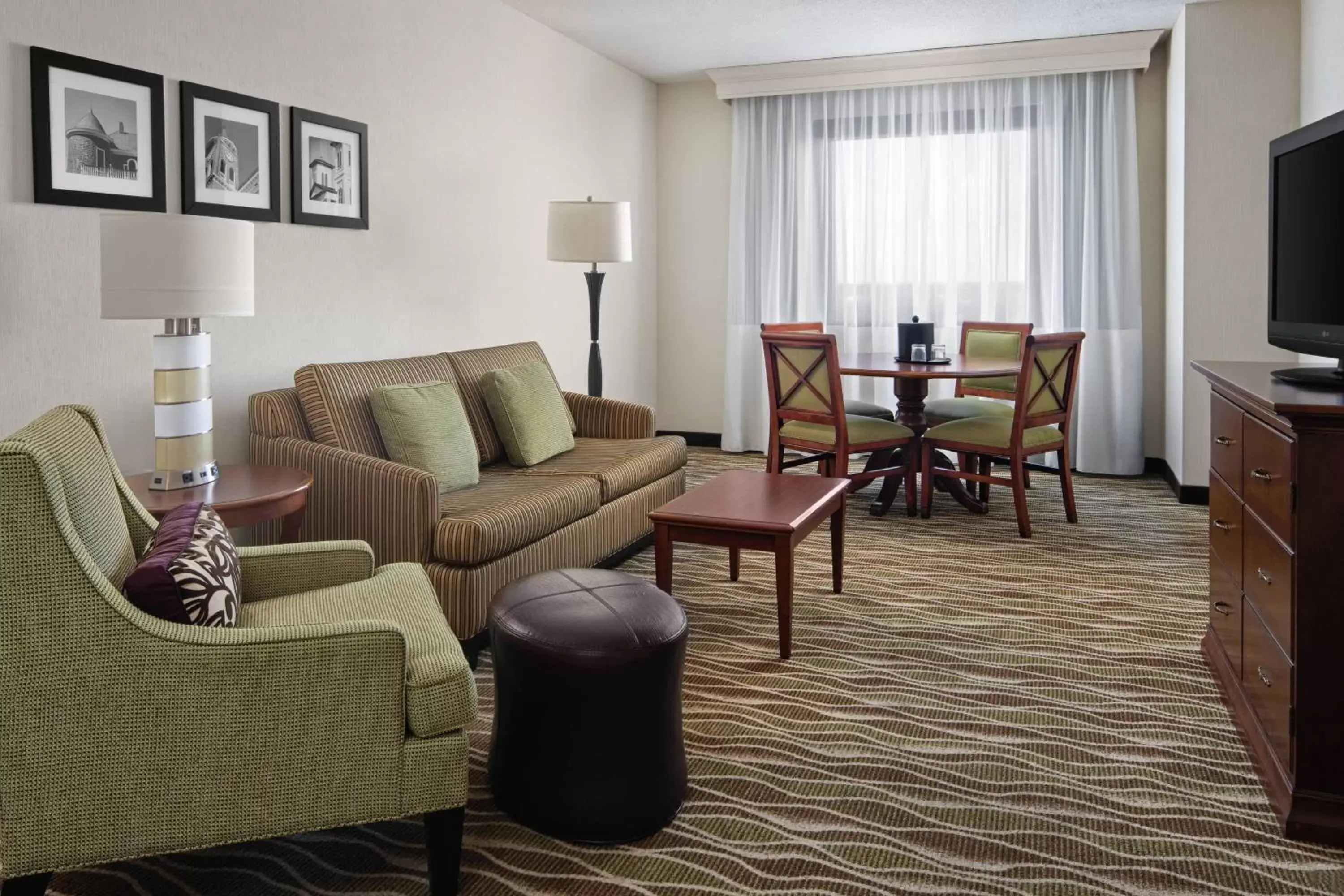 Living room, Seating Area in Spartanburg Marriott