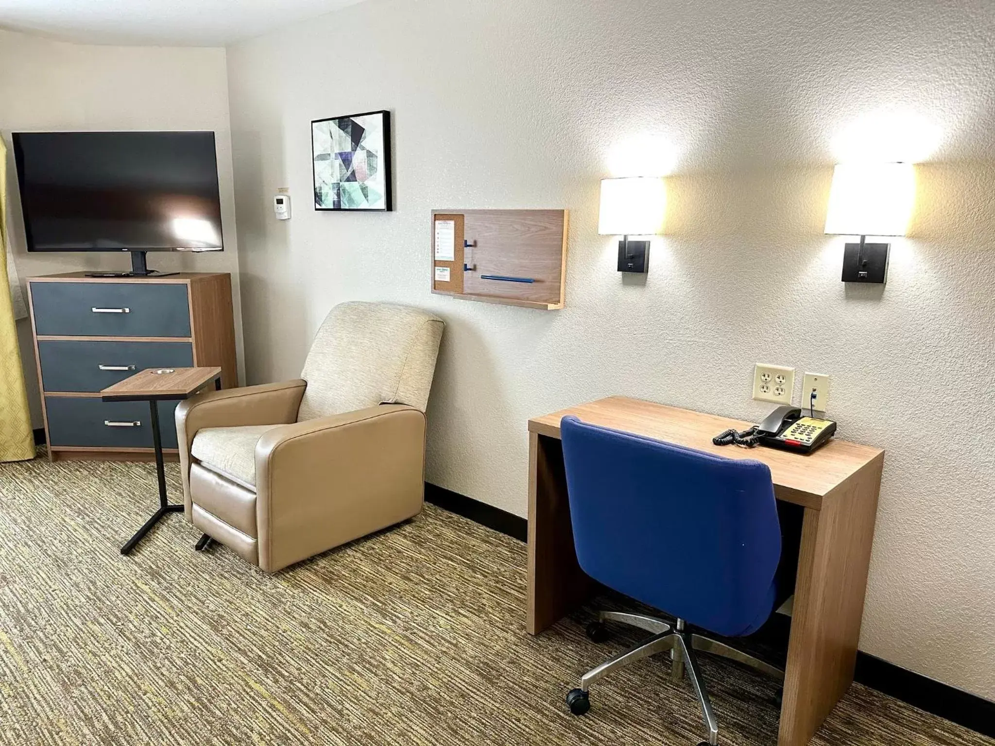 Photo of the whole room, Seating Area in Candlewood Suites Savannah Airport, an IHG Hotel