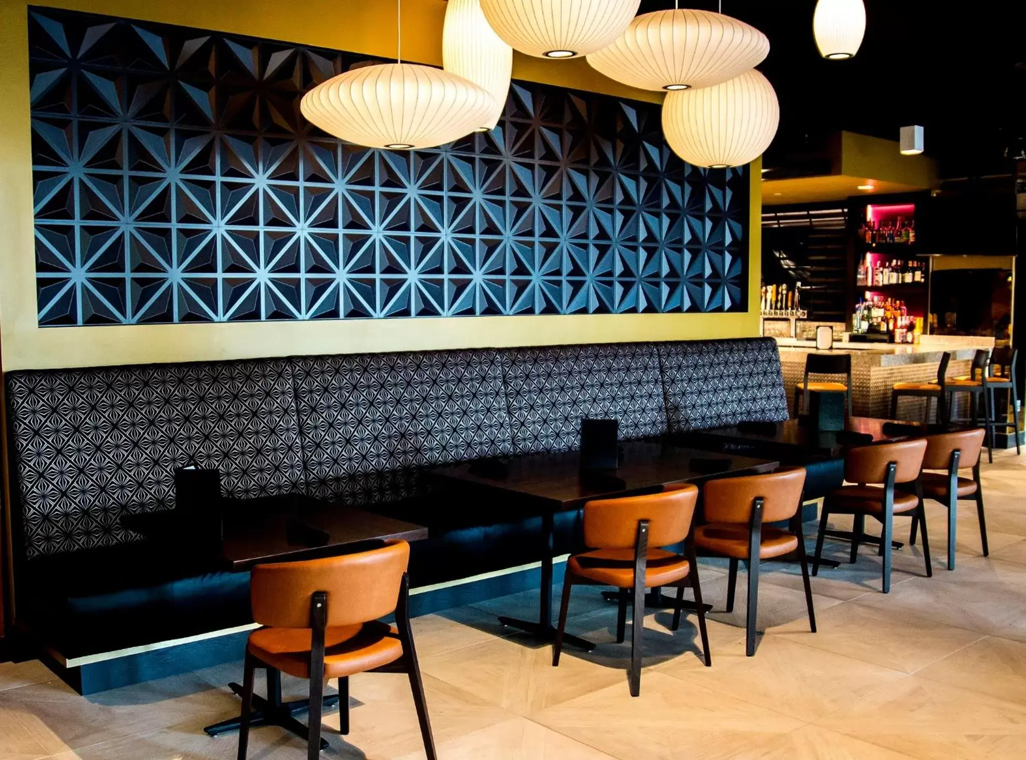 Lounge or bar in InterContinental St. Paul Riverfront by IHG Lounge or bar in InterContinental St. Paul Riverfront by IHG