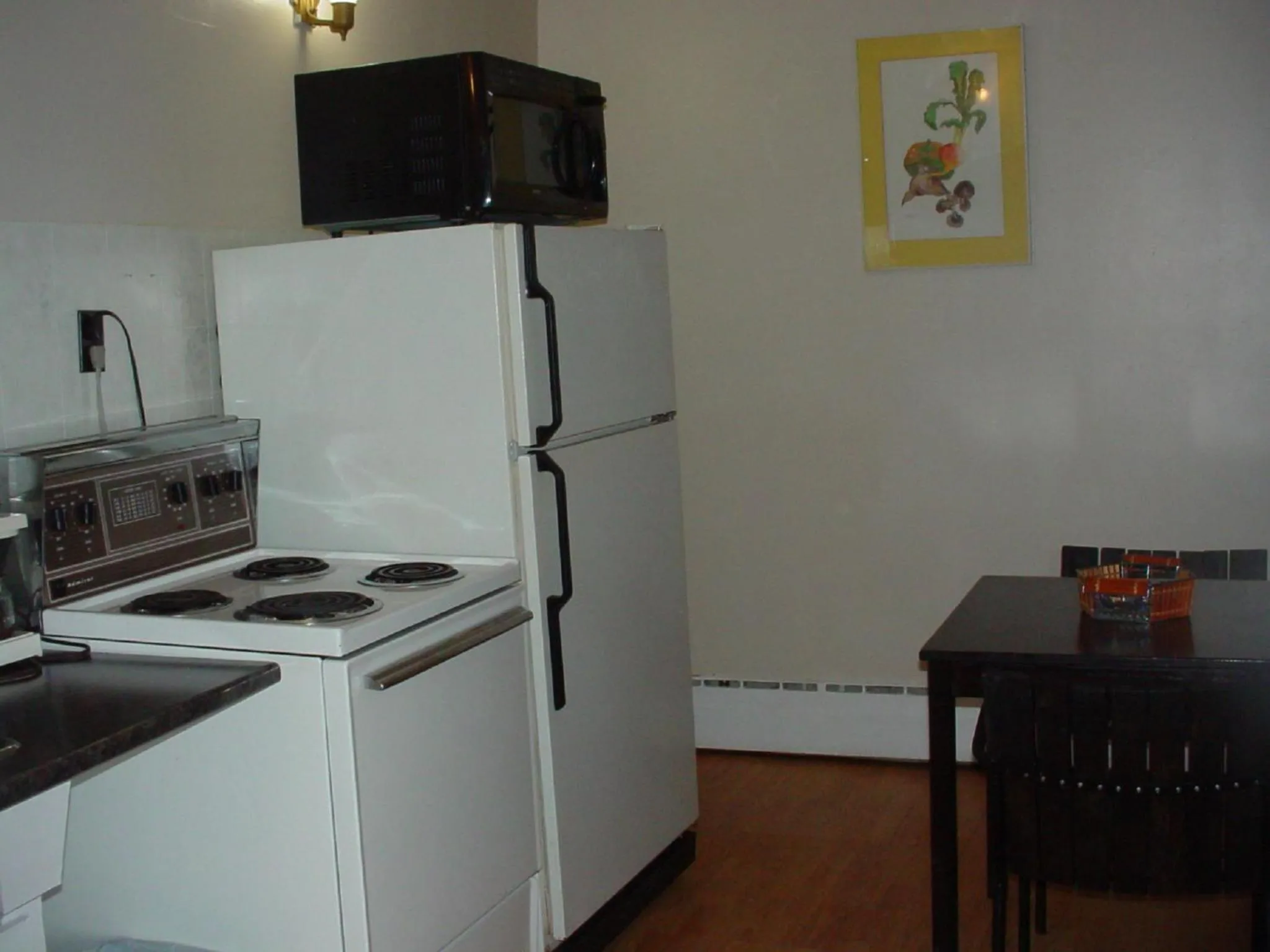 Kitchen or kitchenette in Blue Moon Motel