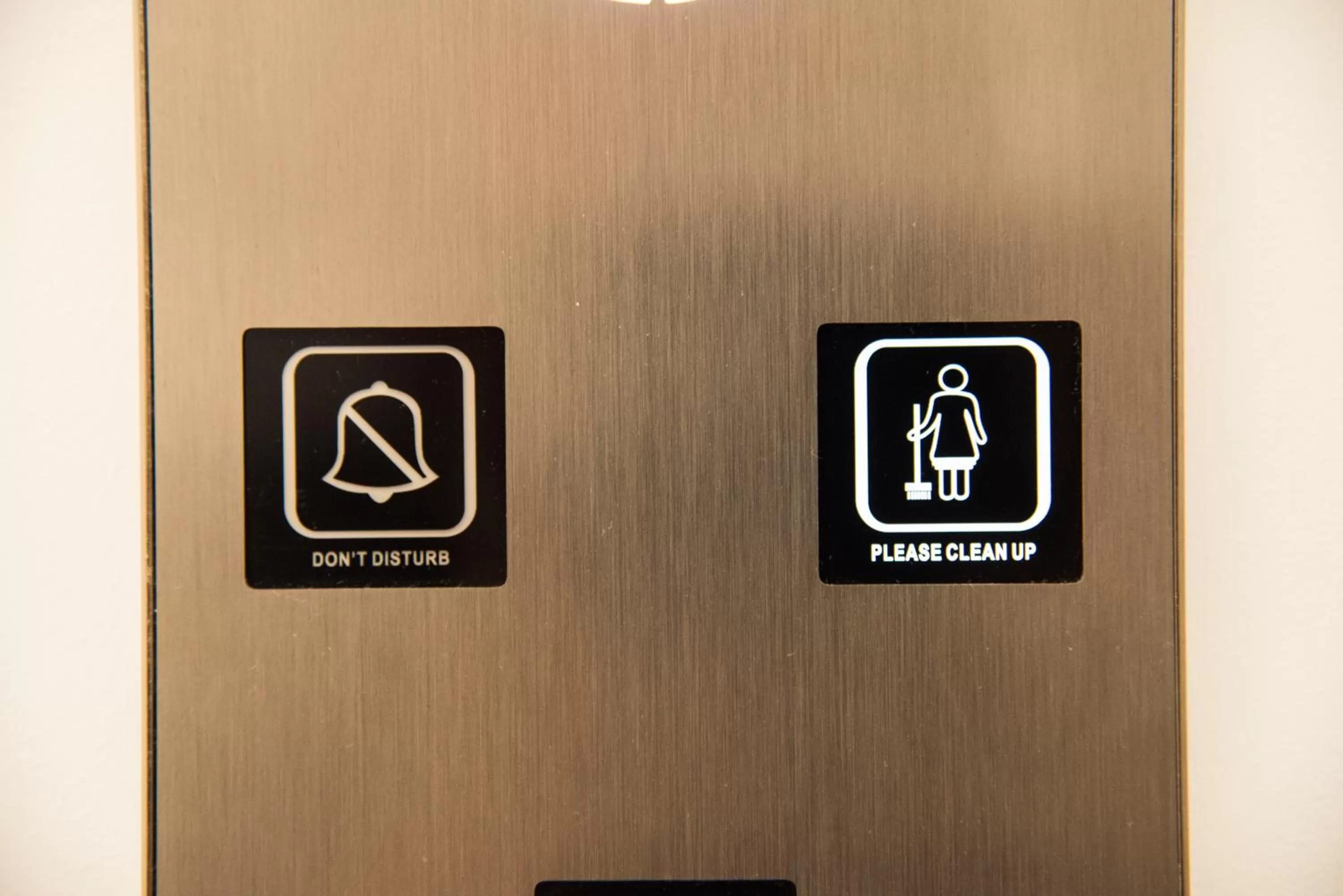 Decorative detail in Rambla Alicante Contactless