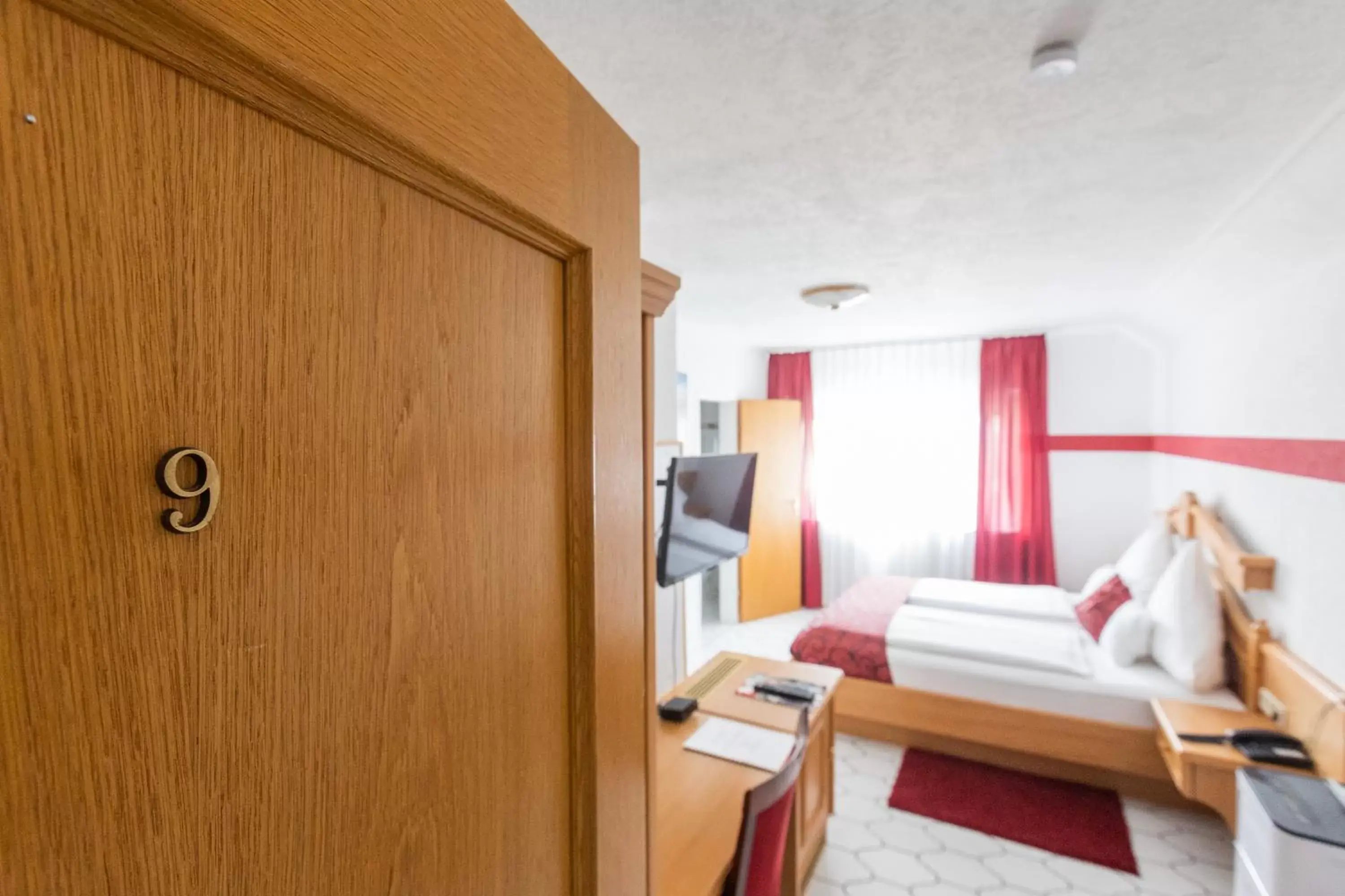 Double Room with Private Bathroom - single occupancy in Hotel Weinhaus Wiedemann Double Room with Private Bathroom - single occupancy in Hotel Weinhaus Wiedemann