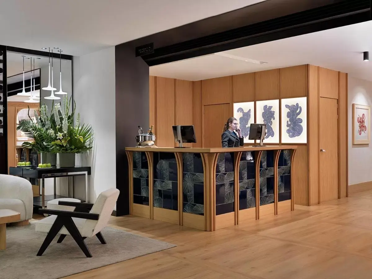 Lobby or reception in H10 Port Vell 4* Sup Lobby or reception in H10 Port Vell 4* Sup