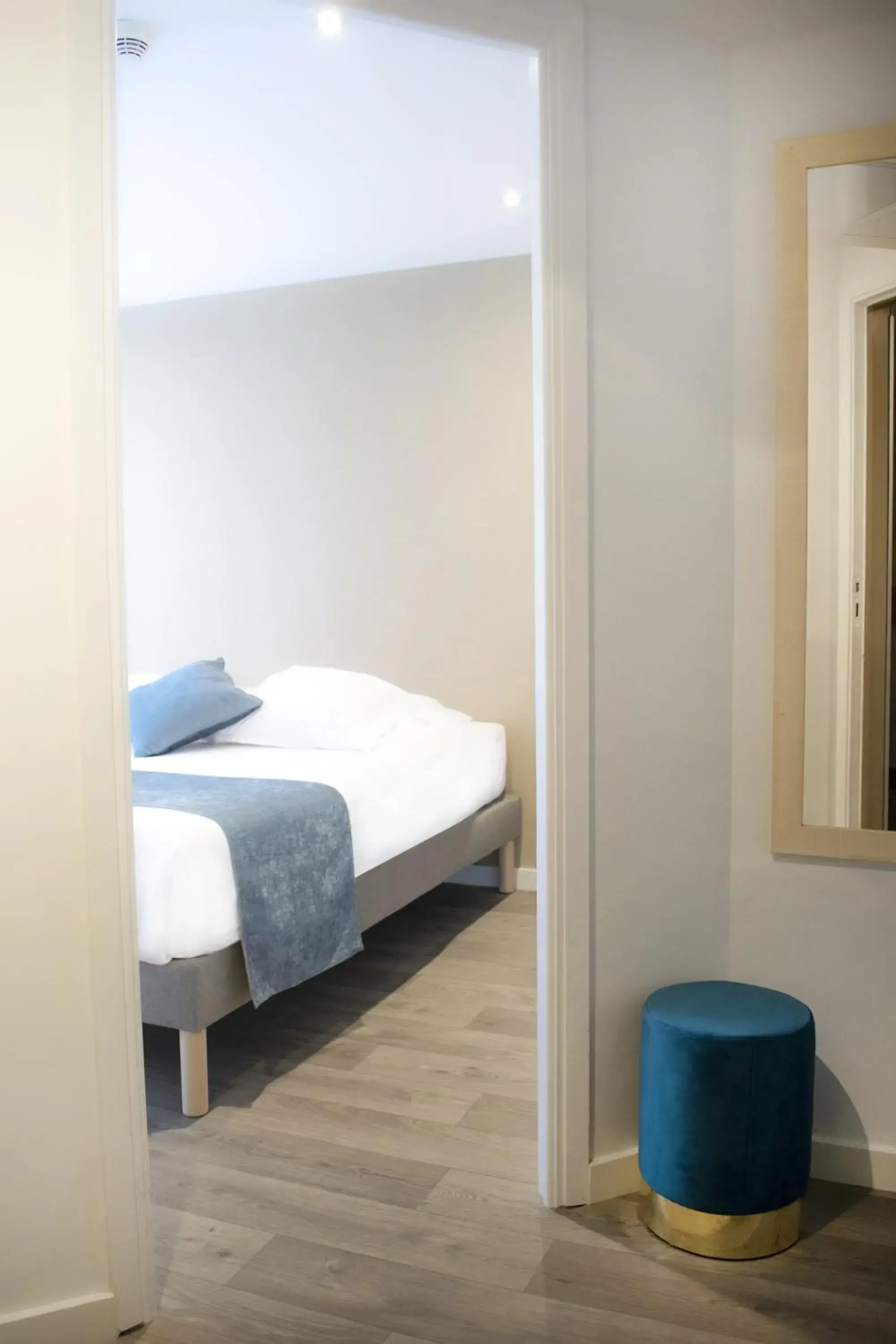 Bedroom, Bed in Citotel Tiercé Beach Hotel