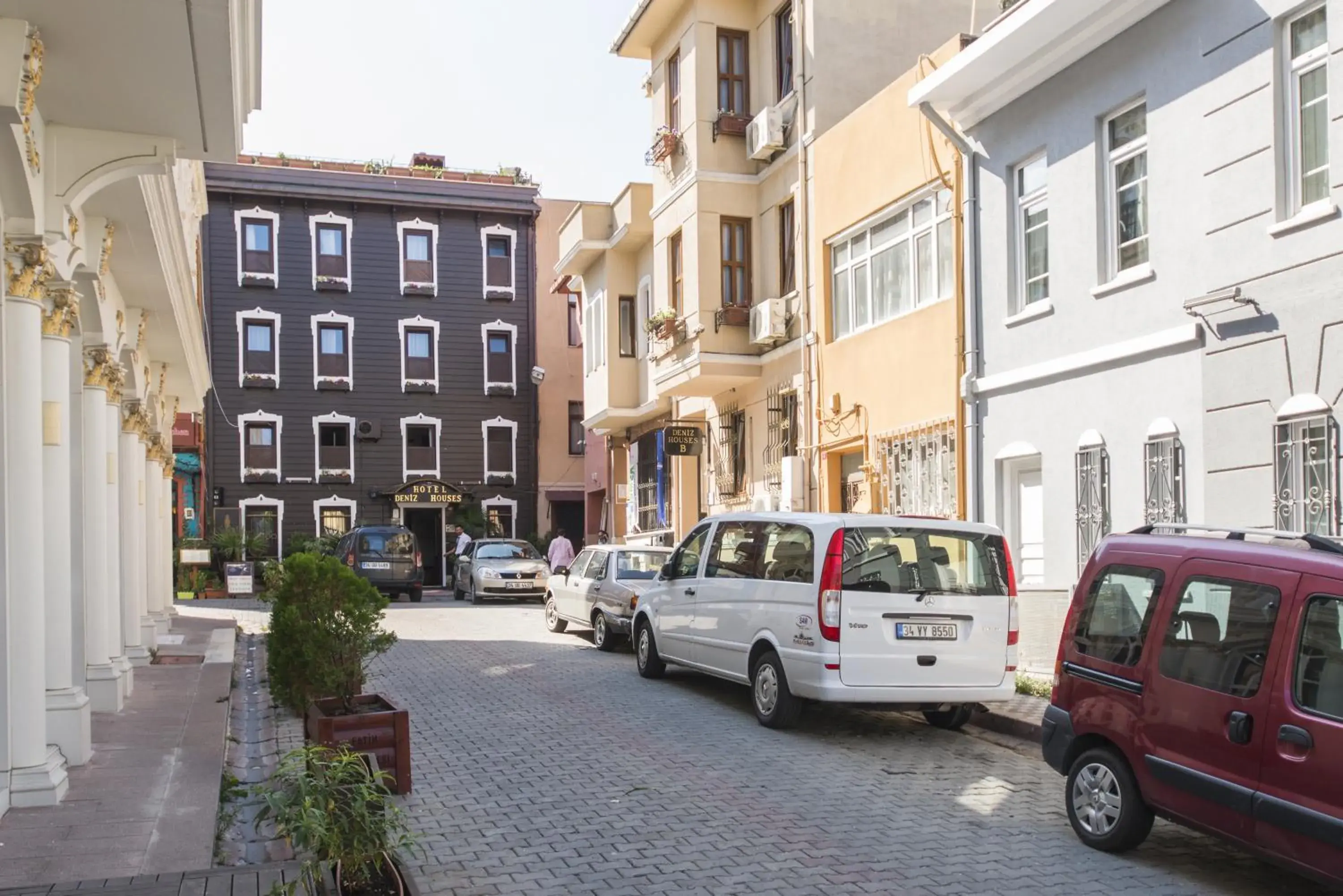 Day, Neighborhood in Deniz Houses