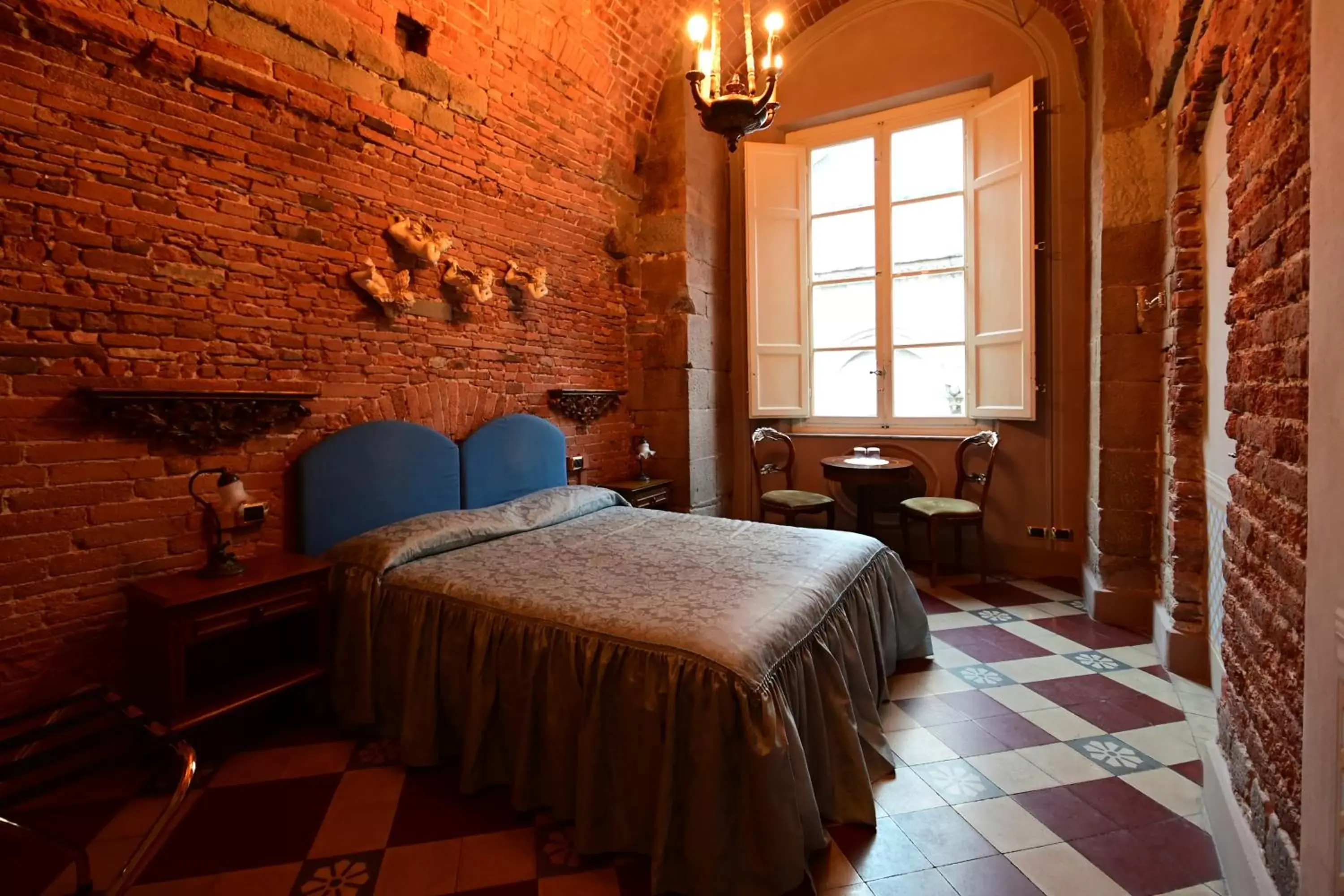 Bedroom, Bed in L'antica Bifore