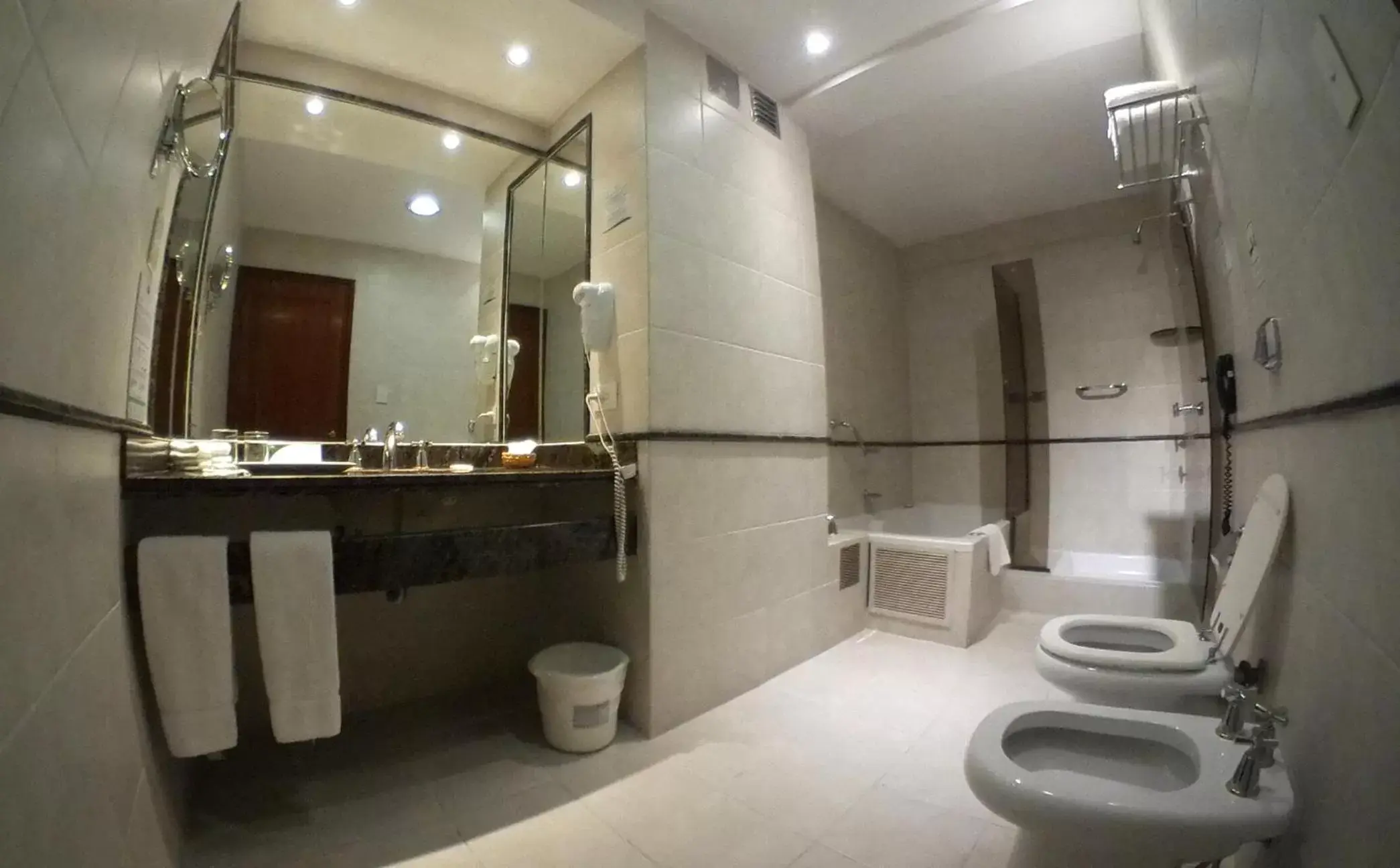 Bathroom in Casa Real Hotel