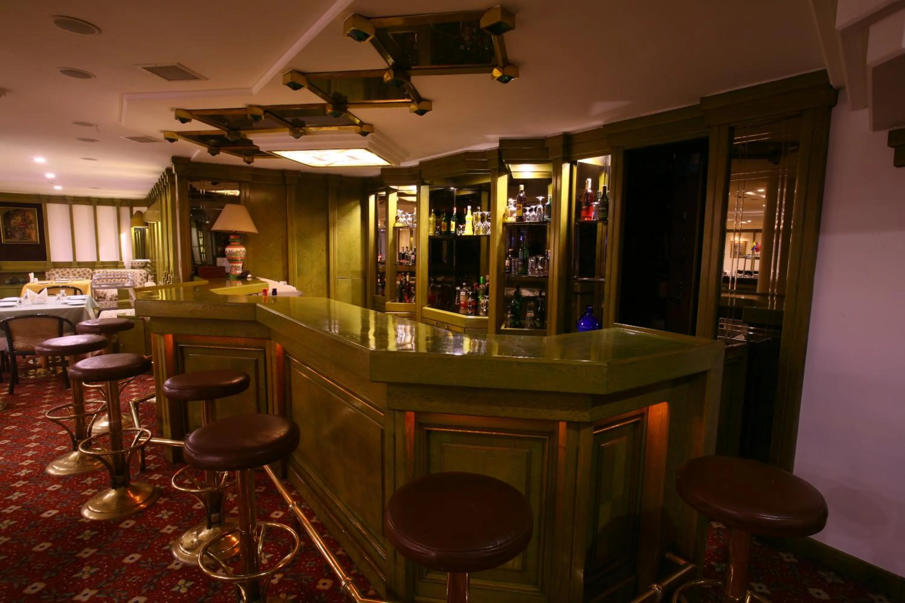 Restaurant/places to eat in Istanbul Royal Hotel