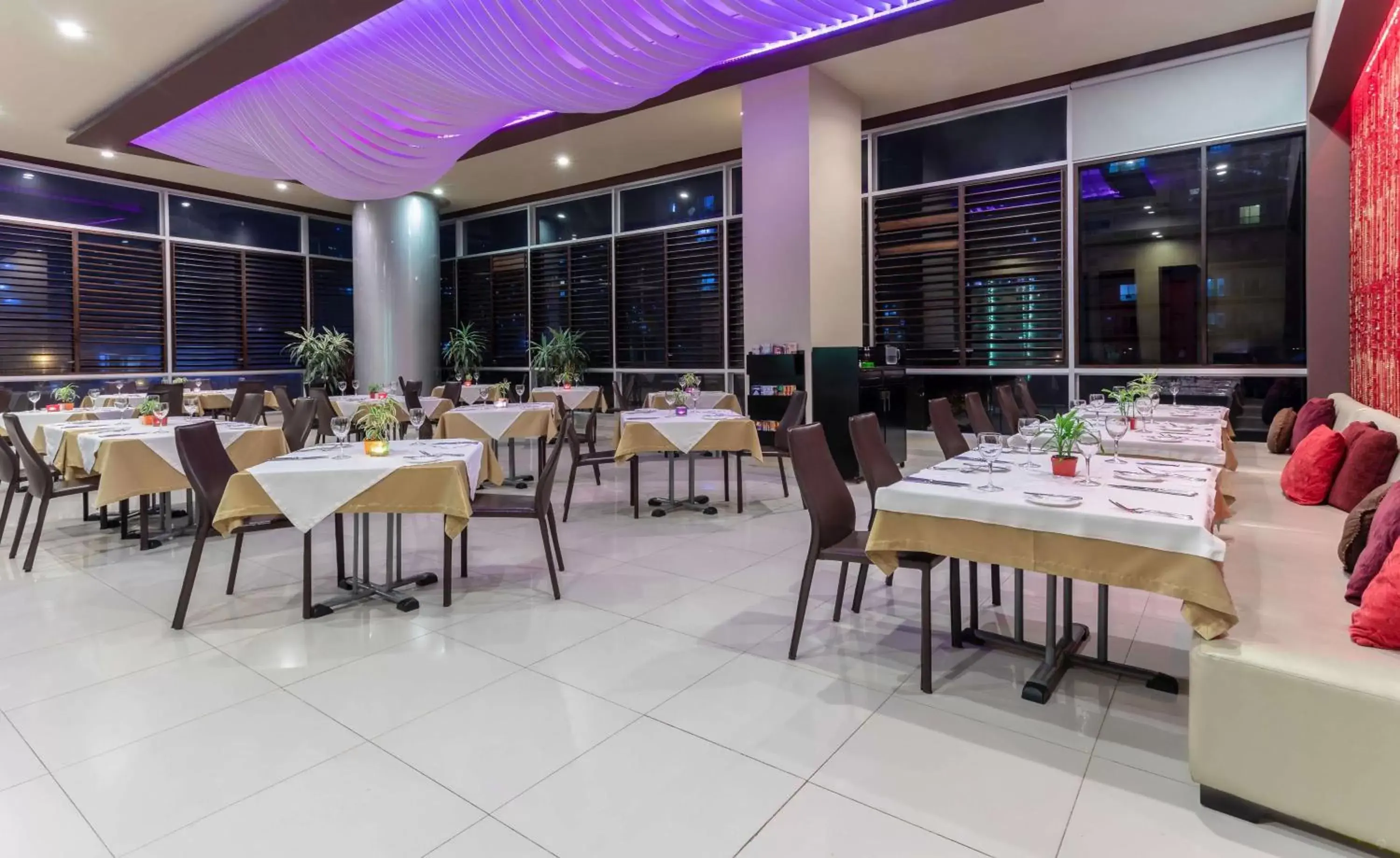 Restaurant/Places to Eat in GHL Hotel Barranquilla