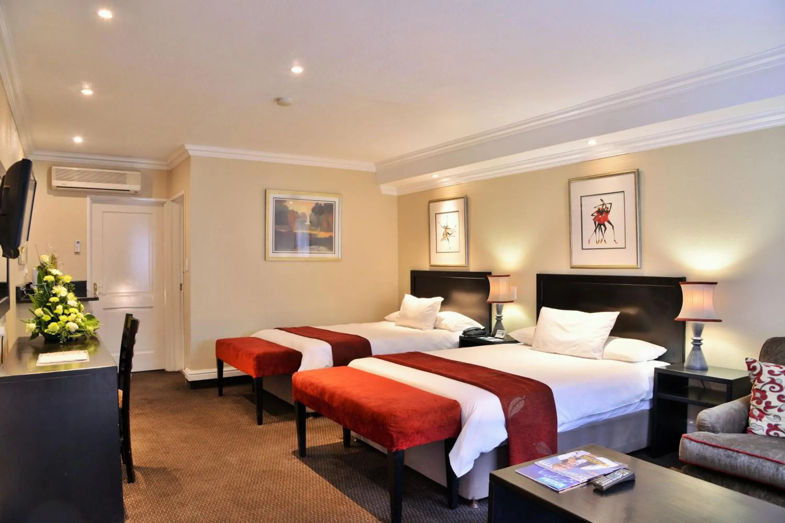 Bed in Birchwood Hotel and OR Tambo Conference Centre