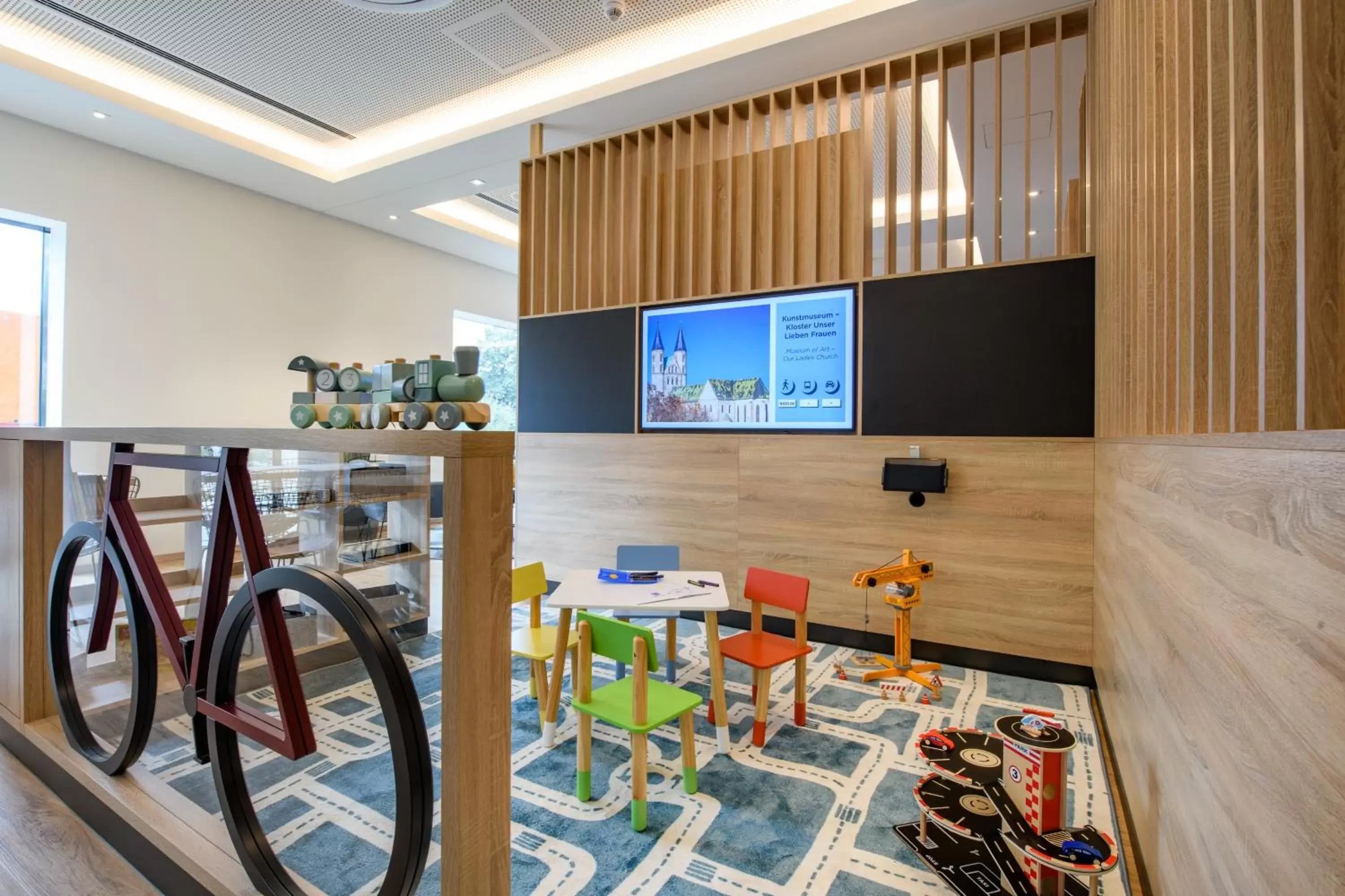 Lounge or bar, TV/Entertainment Center in ibis Styles Magdeburg