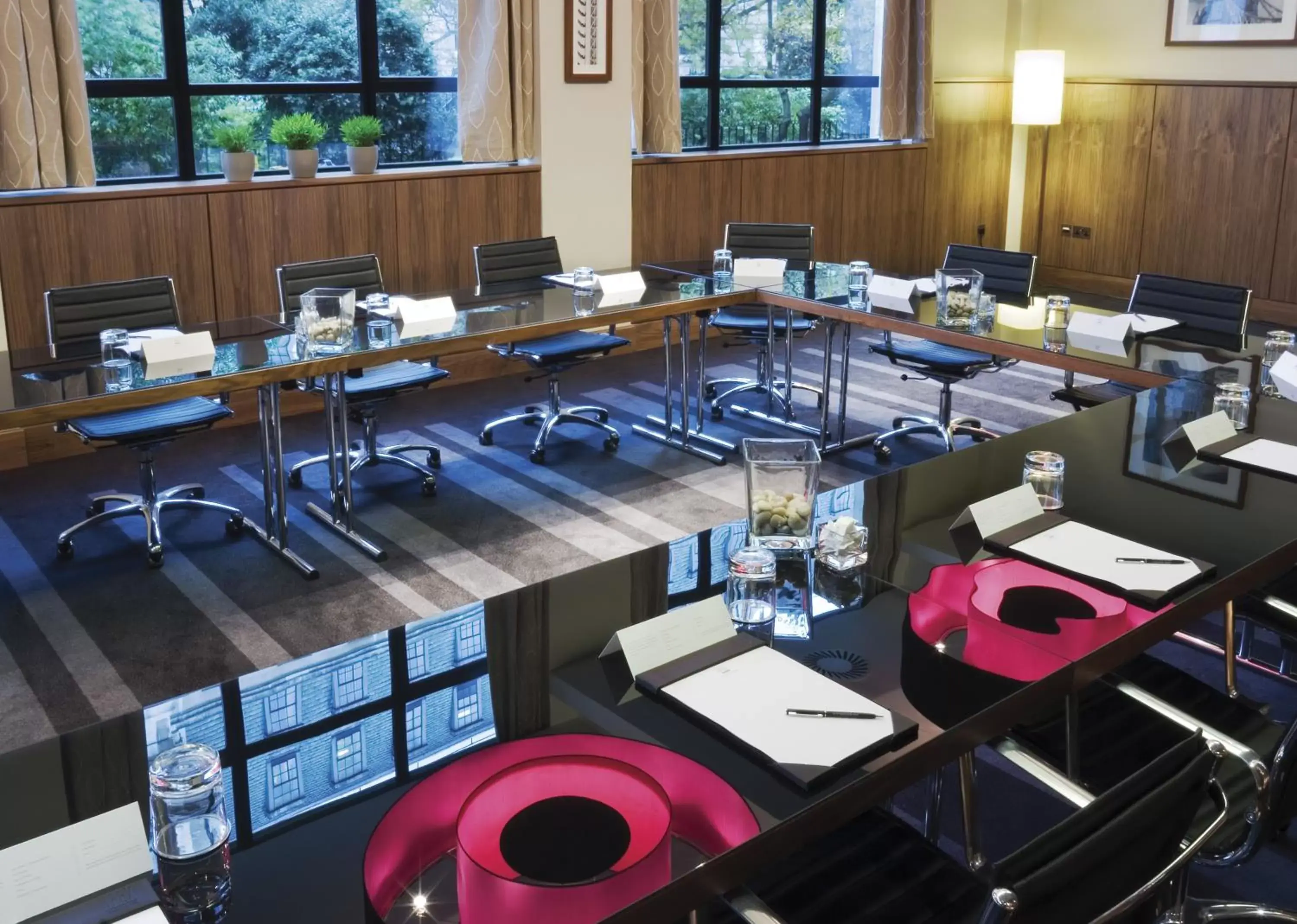 Business facilities, Restaurant/Places to Eat in Apex City Of London Hotel