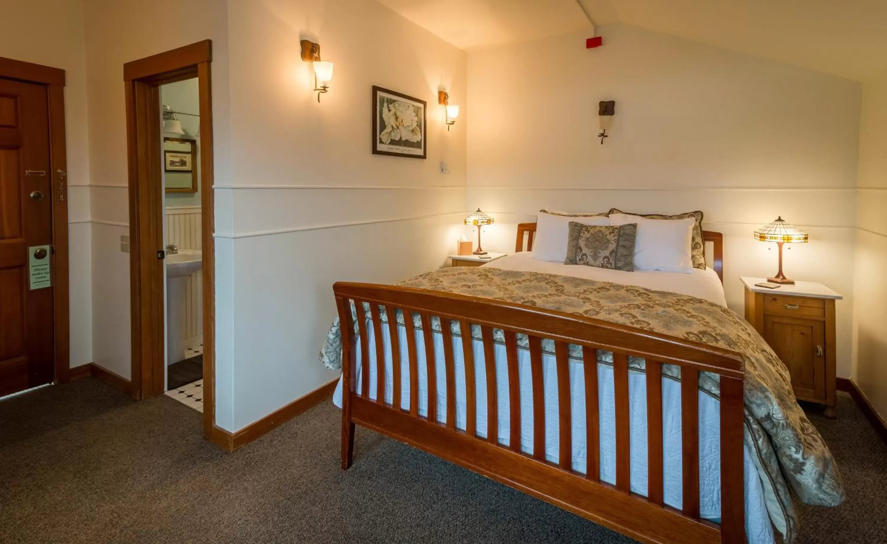 Bed in The Heron Inn and Day Spa