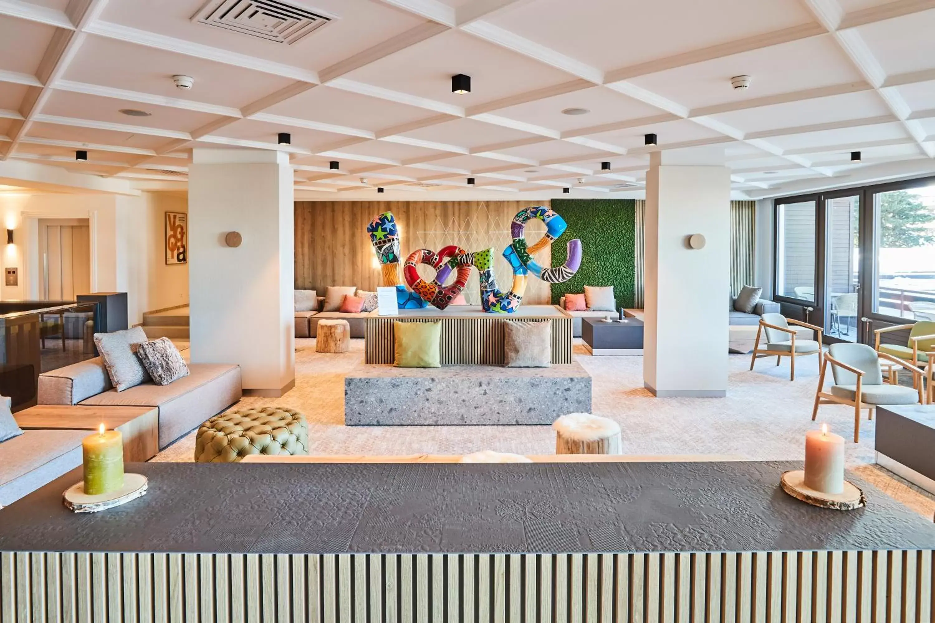 Lobby or reception in Victoria Hotel & Residence