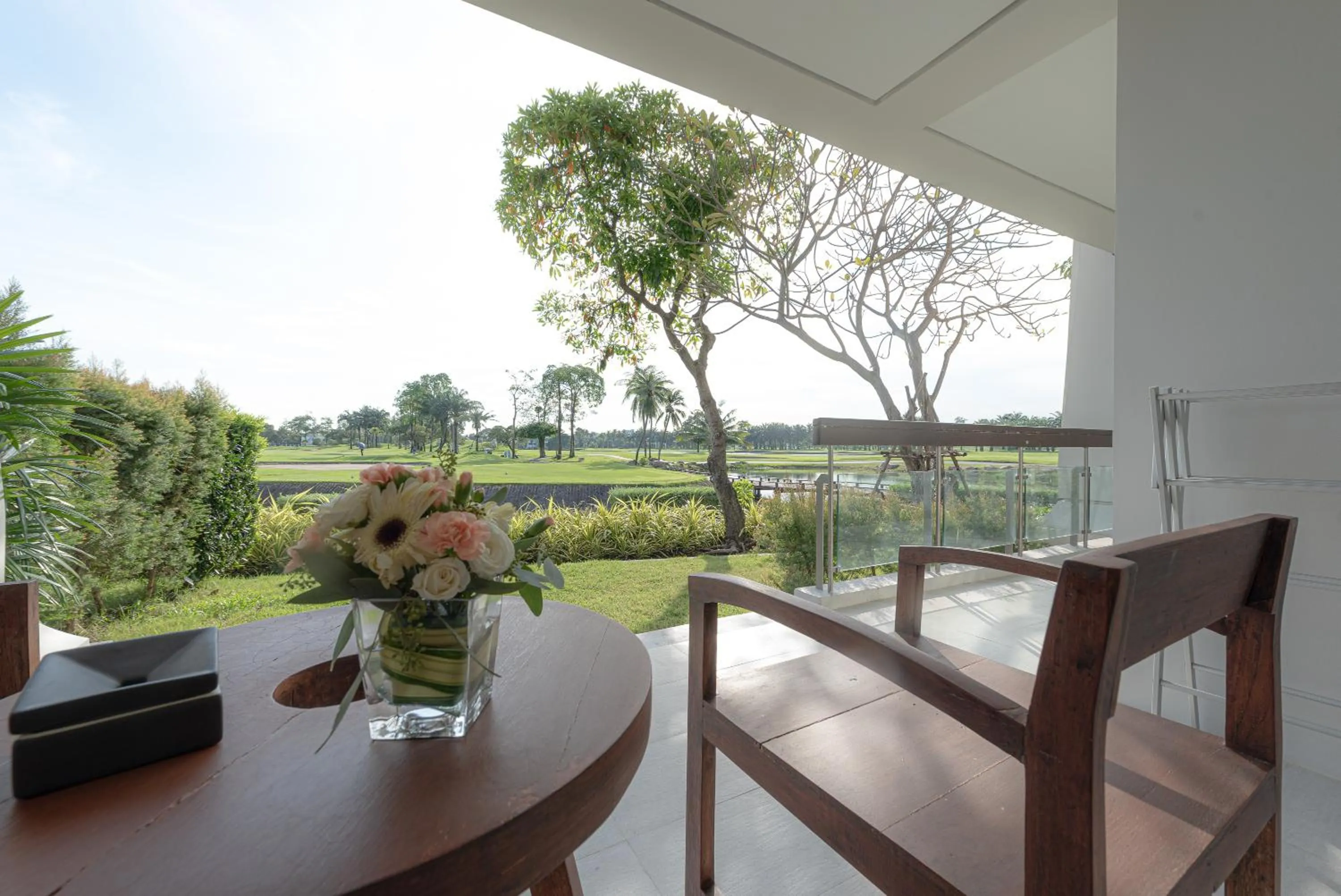 Balcony/Terrace in Summit Windmill Golf Suite Hotel at Suvarnabhumi