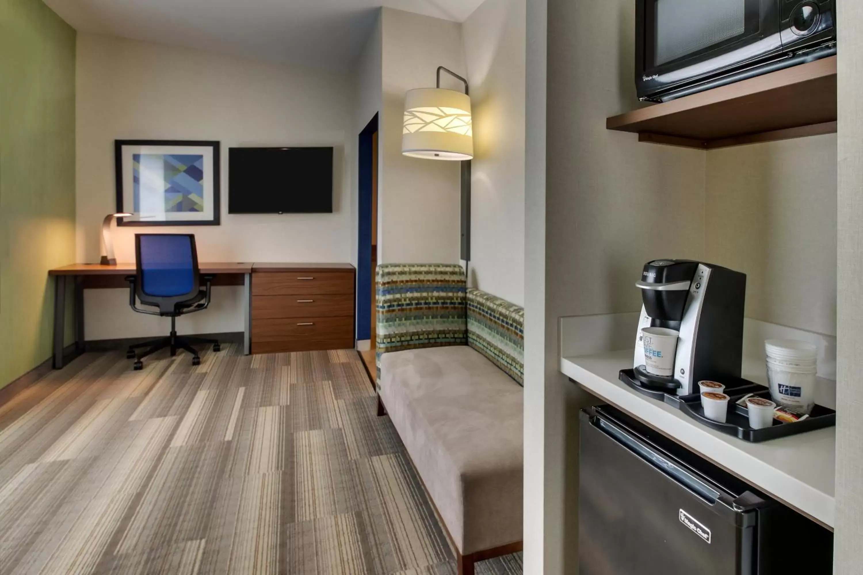 Photo of the whole room, Kitchen/Kitchenette in Holiday Inn Express & Suites - Ithaca, an IHG Hotel