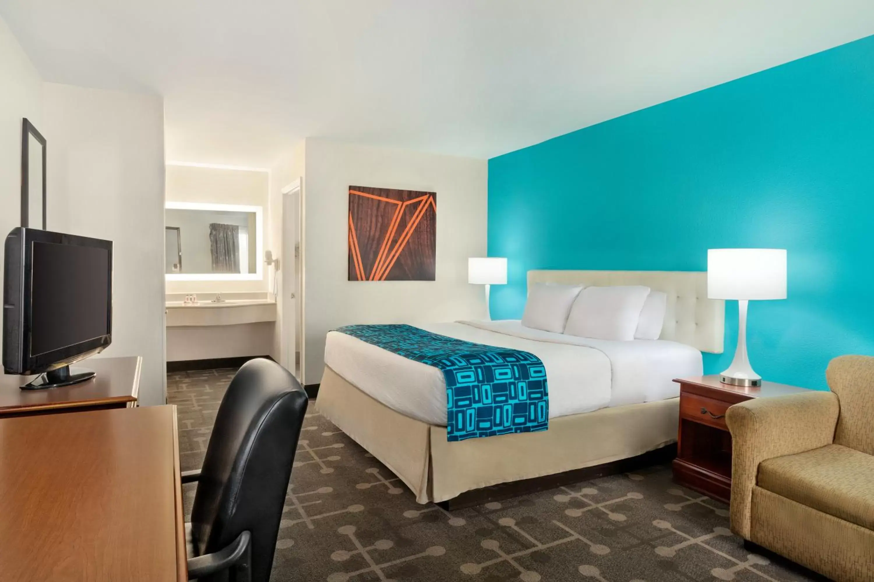 Bedroom, Bed in Howard Johnson by Wyndham Chattanooga Lookout Mountain