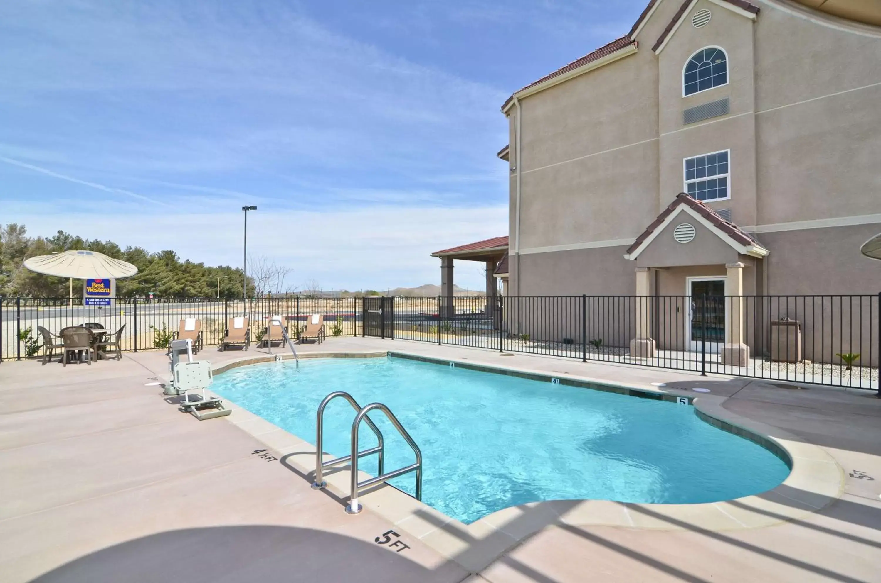 On site, Swimming Pool in Best Western California City Inn & Suites