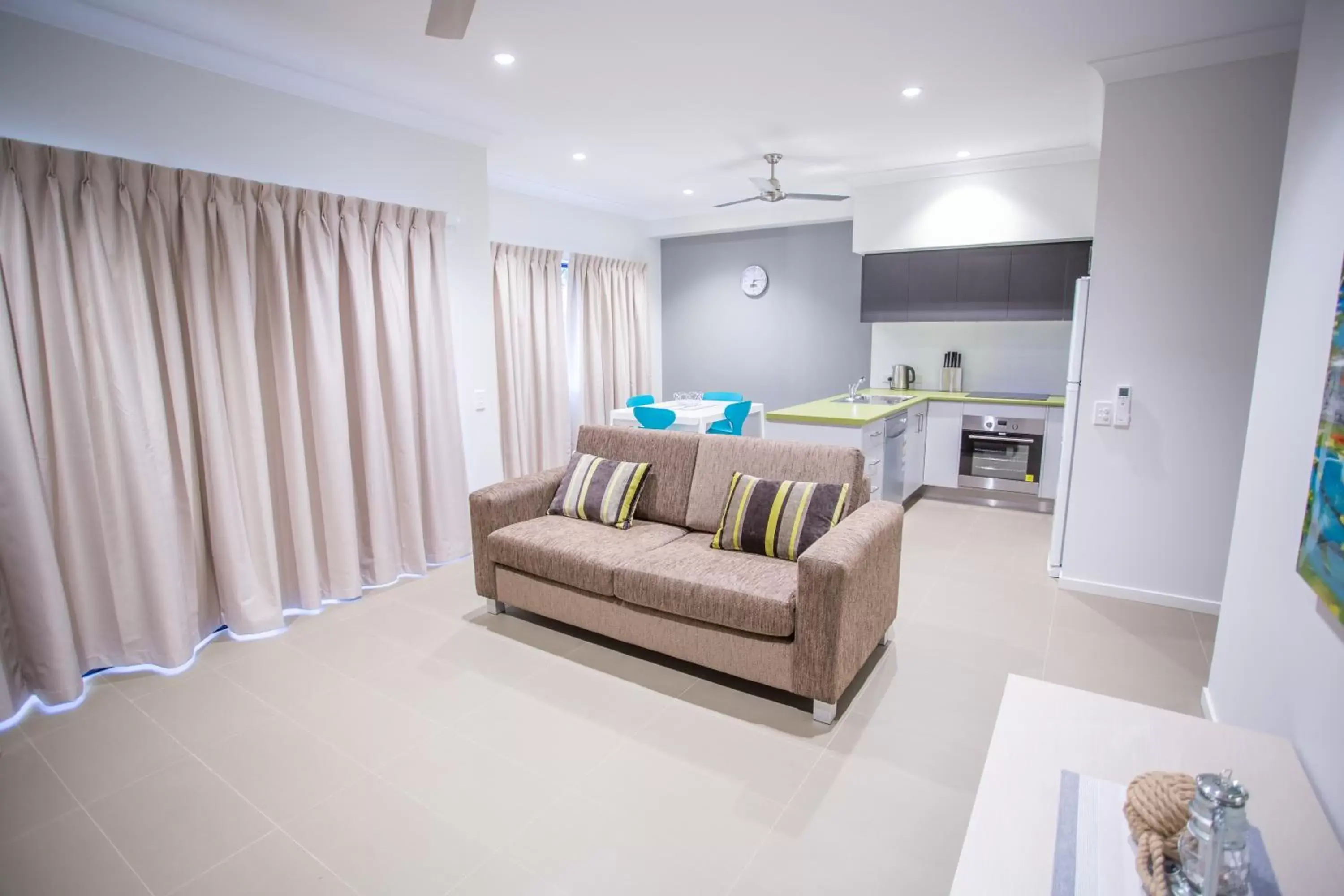 Living room, Seating Area in Spinifex Motel and Serviced Apartments